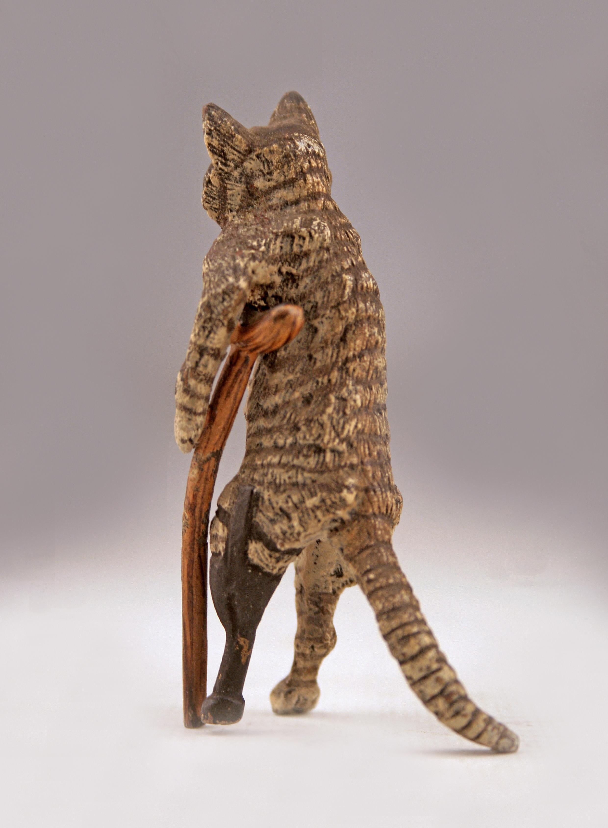 Early 20th Century Belle Époque Bronze Beggar Cat by Austrian Franz Bergmann For Sale 1