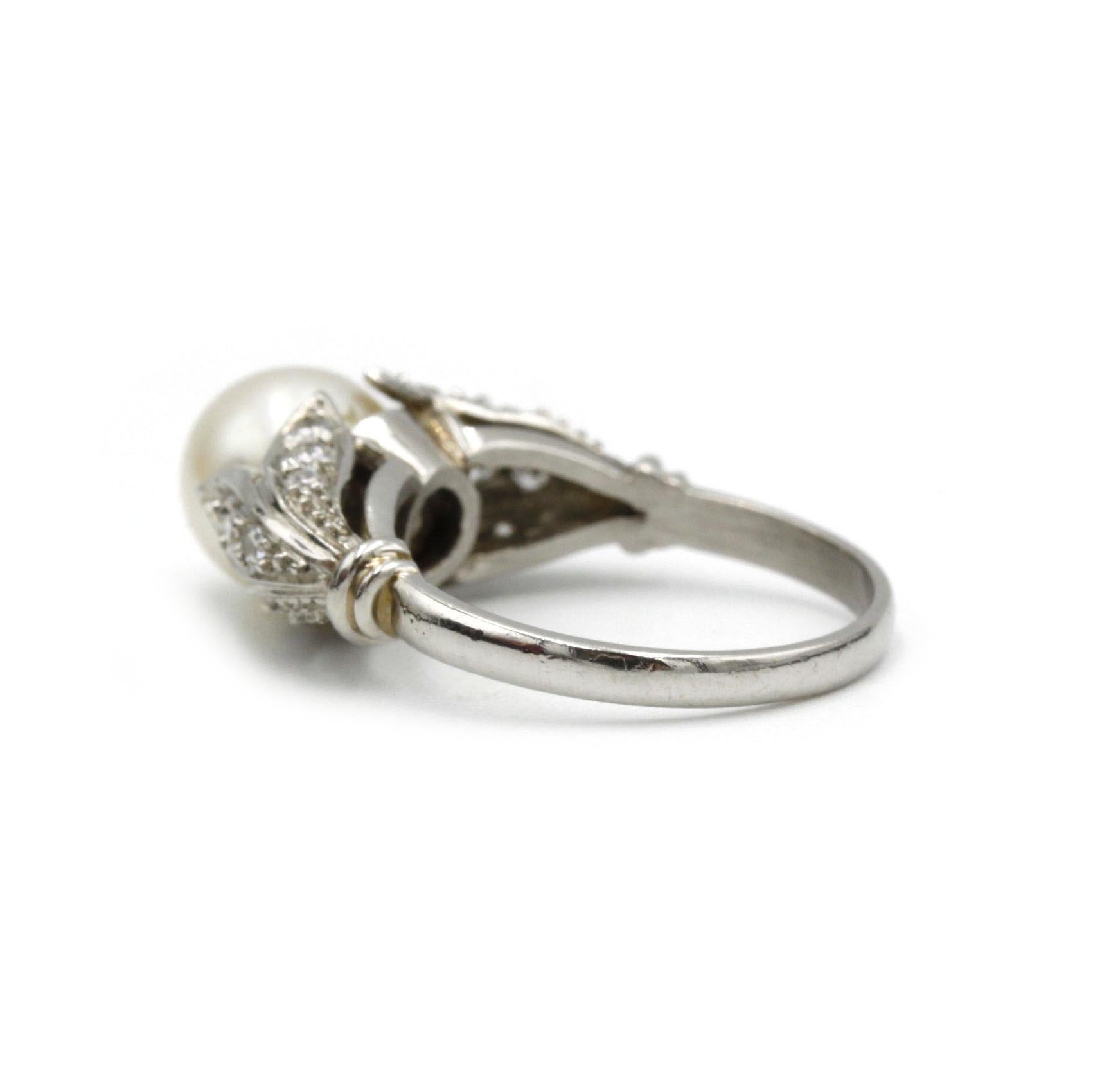 Early 20th Century Belle Époque White Gold Pearl & Diamond Daisy Ring In Good Condition For Sale In MONTMORENCY, FR