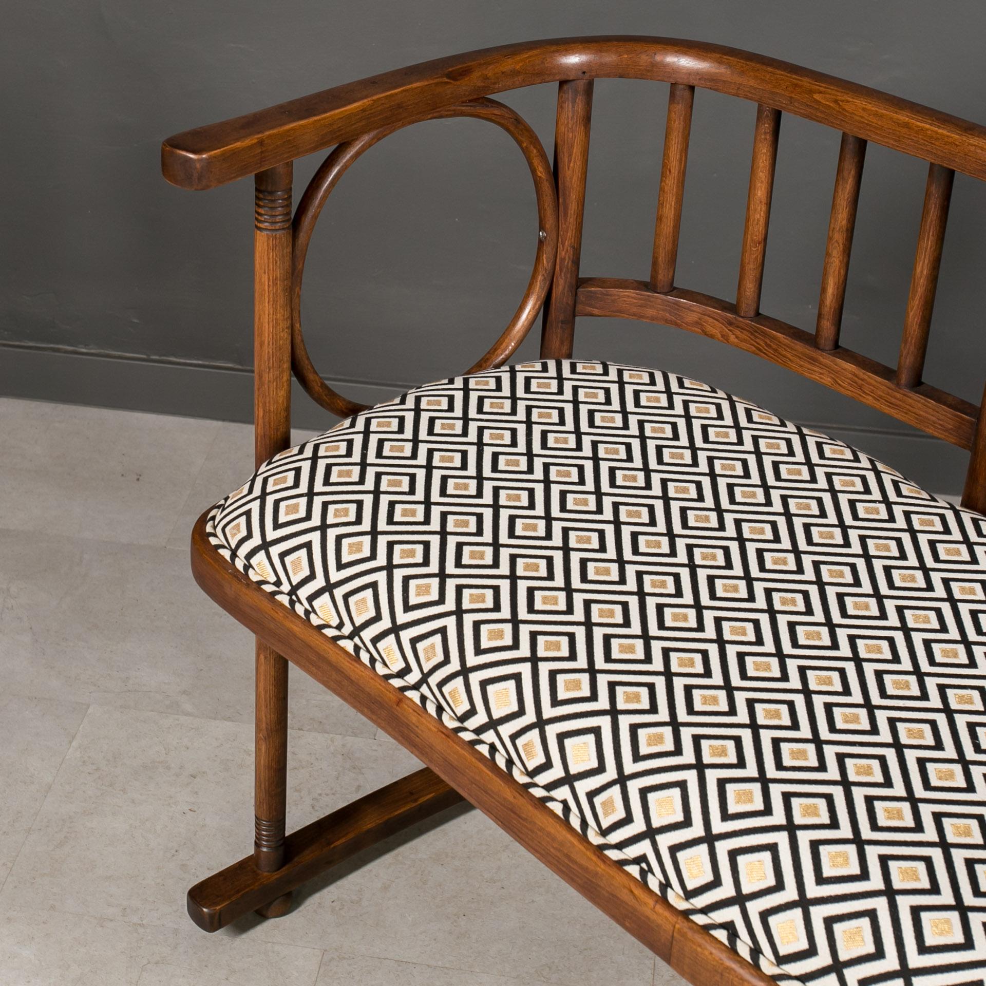 Early 20th Century Bentwood Bench Settee by J. Hoffmann for Thonet - Mundus For Sale 4