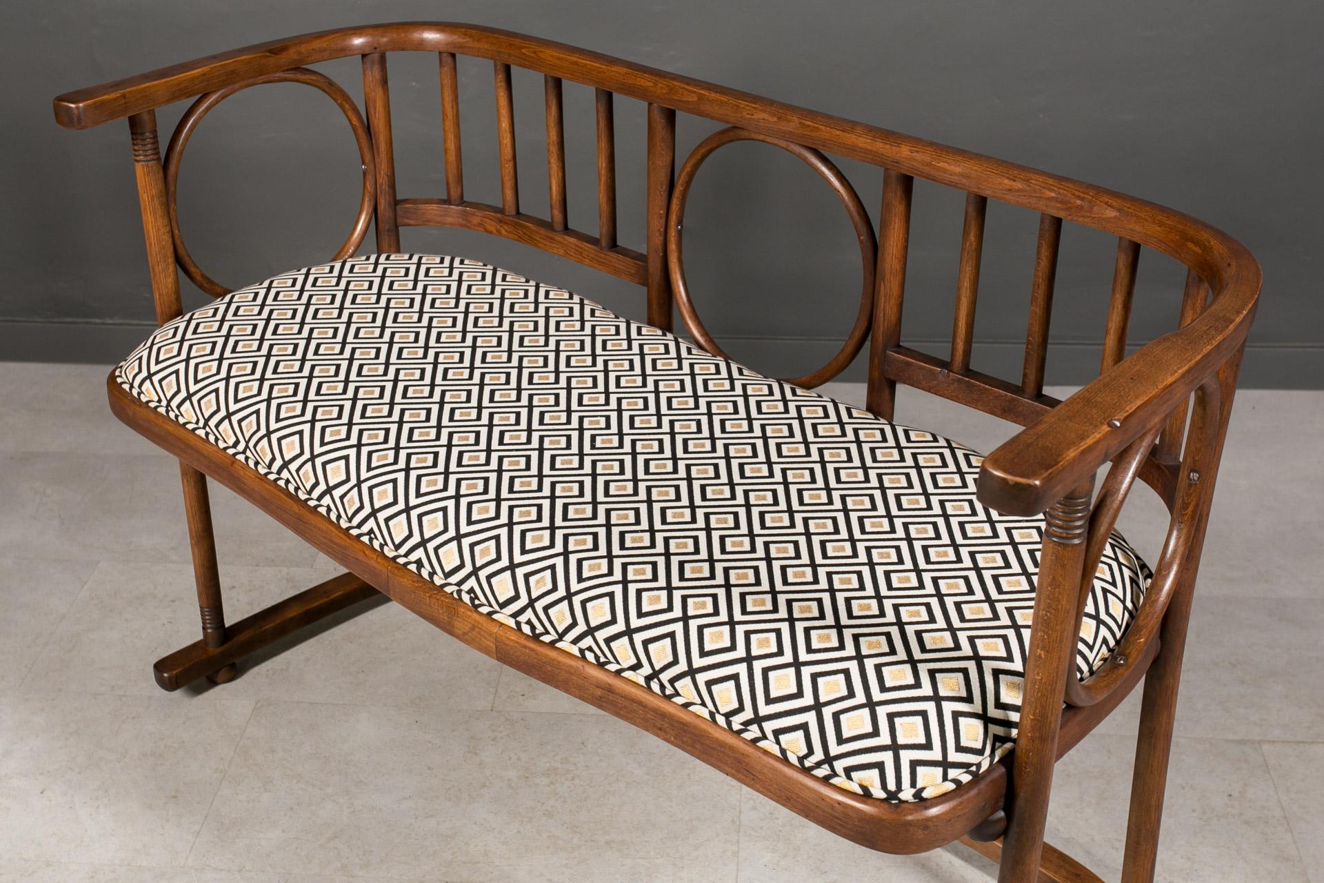 Early 20th Century Bentwood Bench Settee by J. Hoffmann for Thonet - Mundus For Sale 5