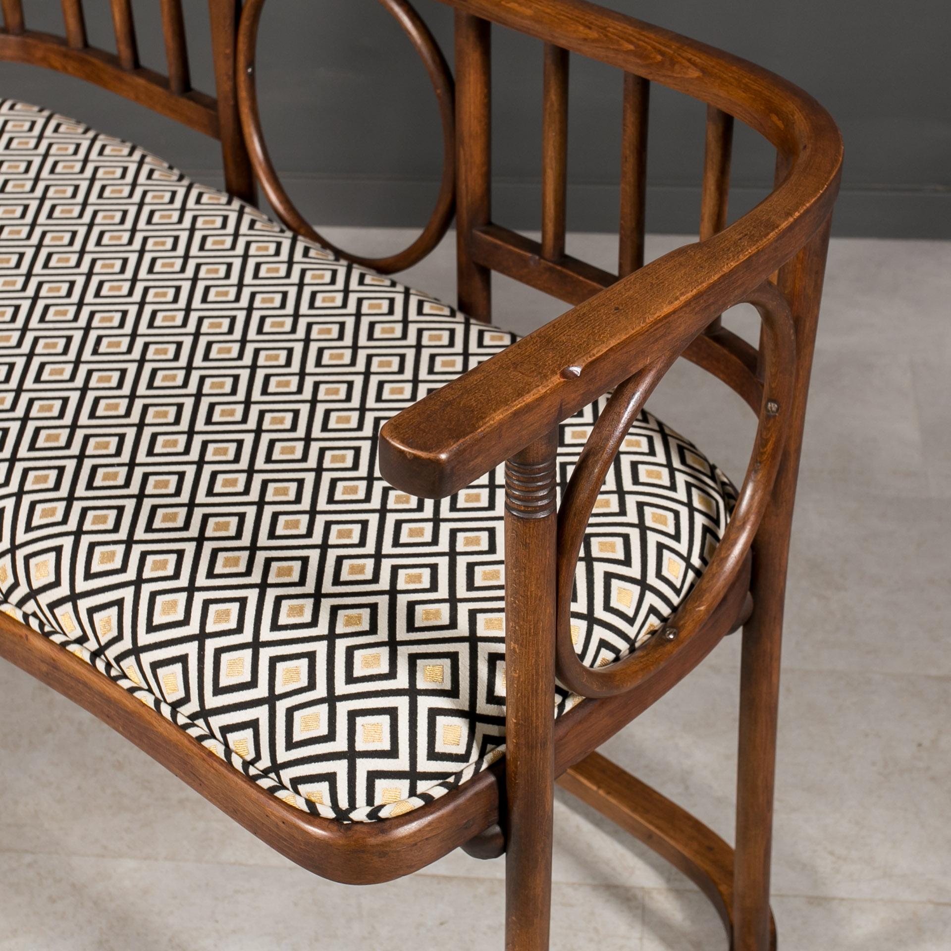 Early 20th Century Bentwood Bench Settee by J. Hoffmann for Thonet - Mundus For Sale 6