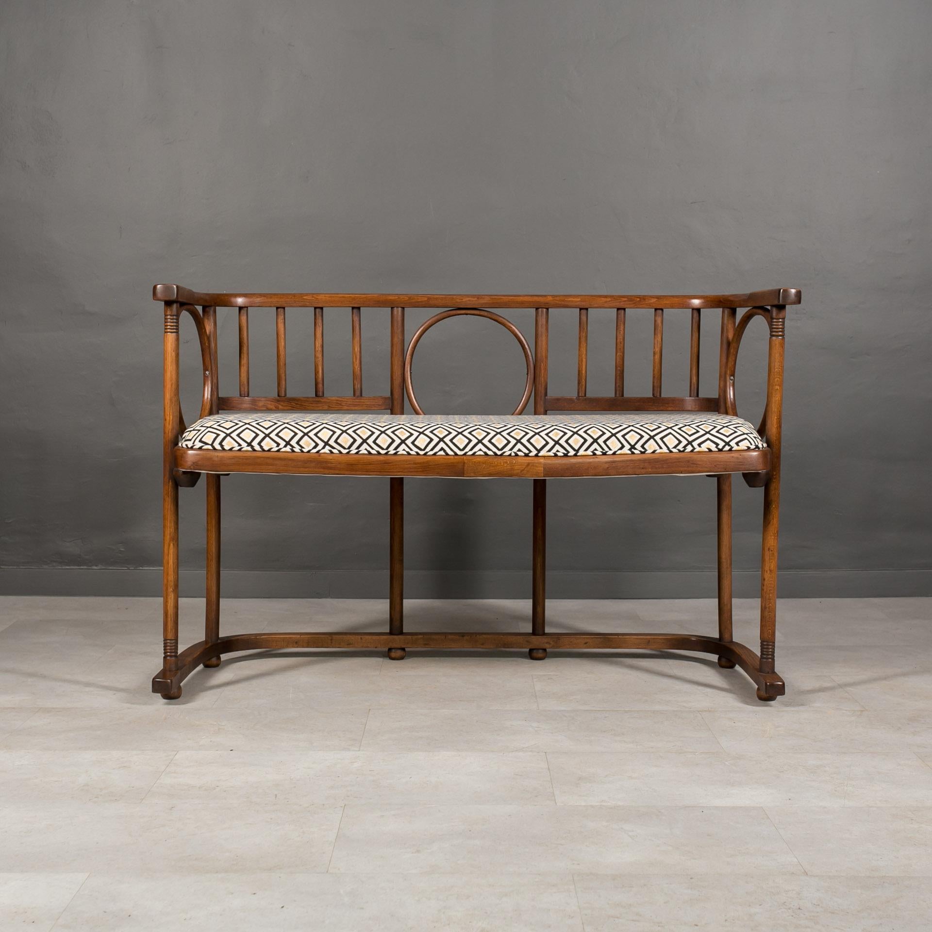 Vienna Secession Early 20th Century Bentwood Bench Settee by J. Hoffmann for Thonet - Mundus For Sale