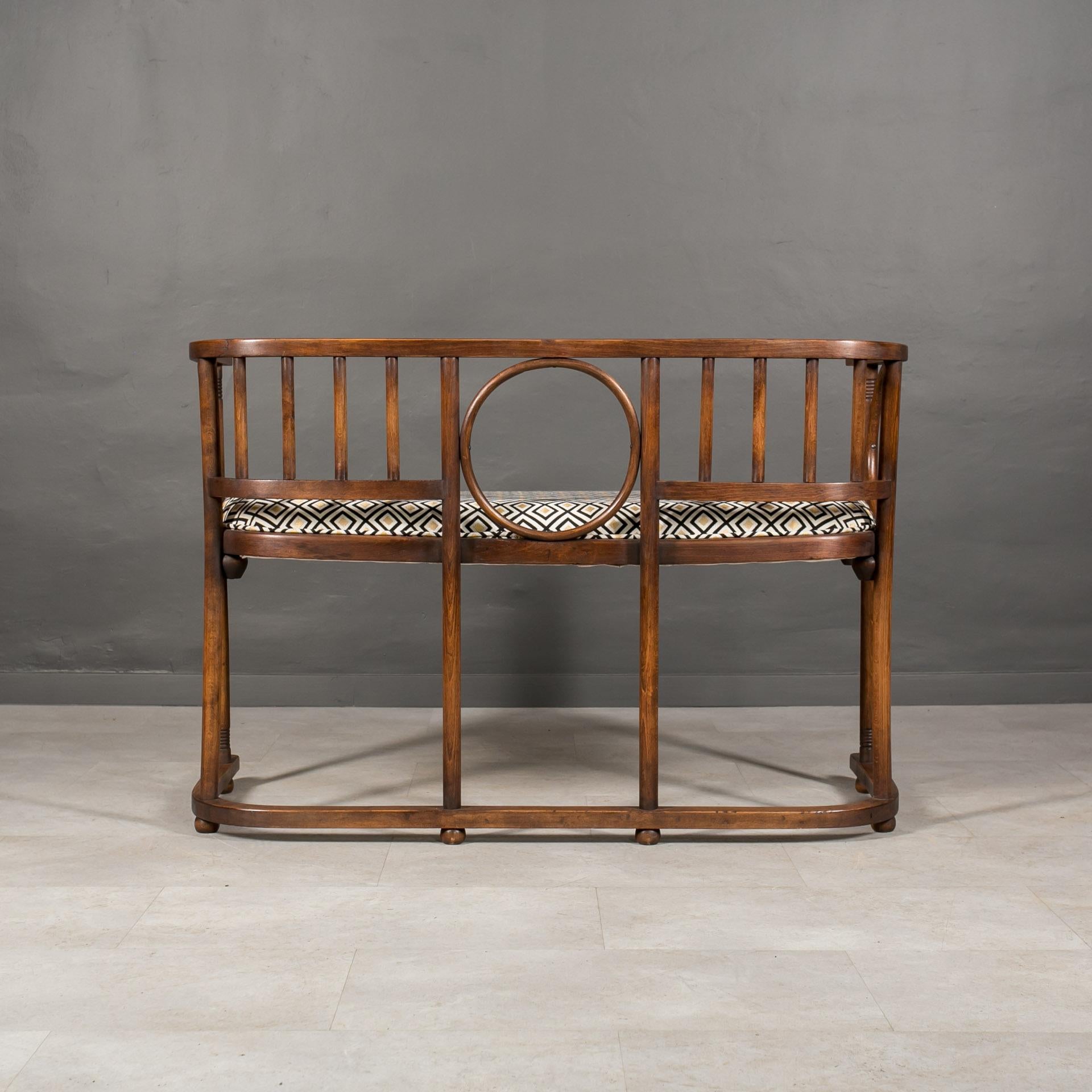 Austrian Early 20th Century Bentwood Bench Settee by J. Hoffmann for Thonet - Mundus For Sale