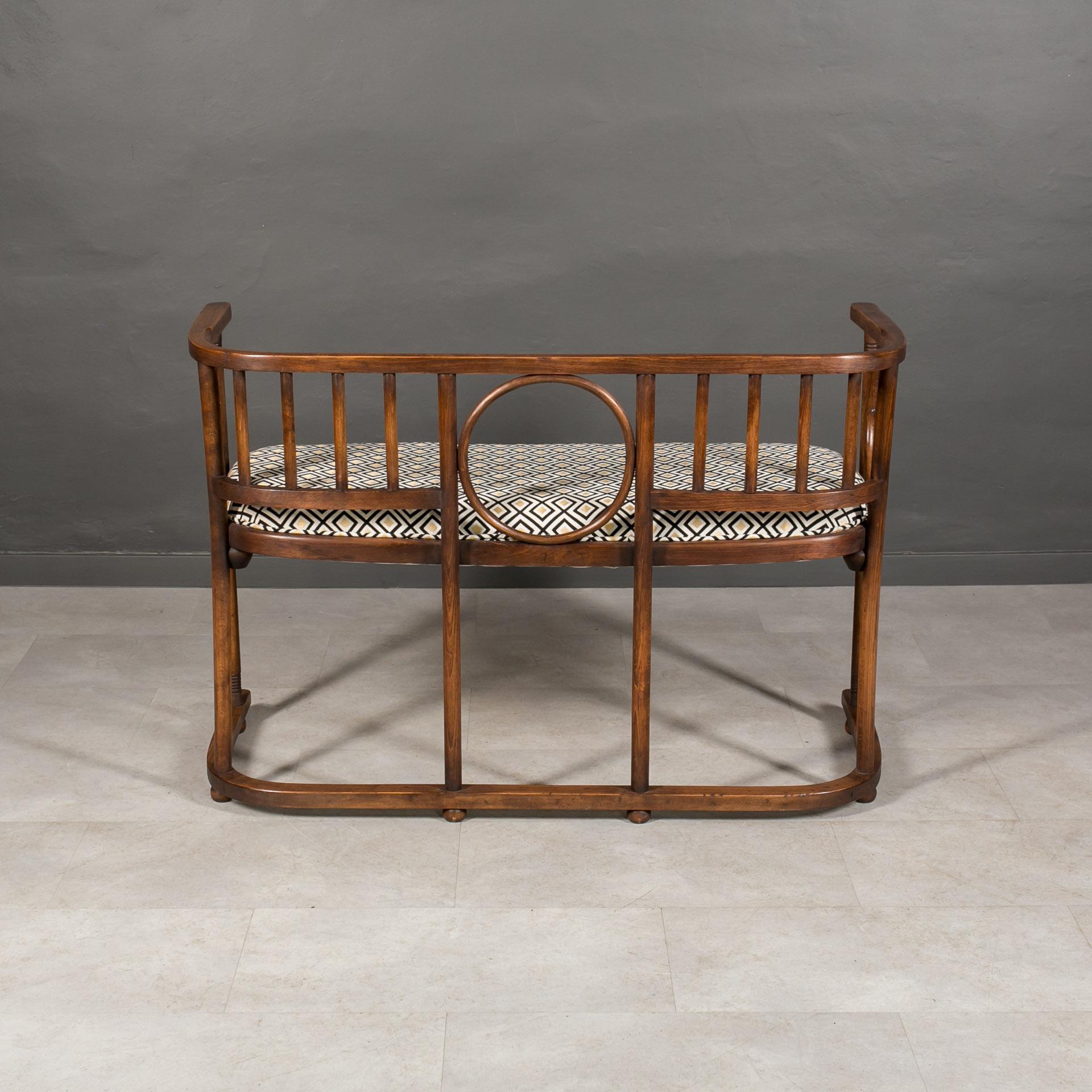 Oiled Early 20th Century Bentwood Bench Settee by J. Hoffmann for Thonet - Mundus
