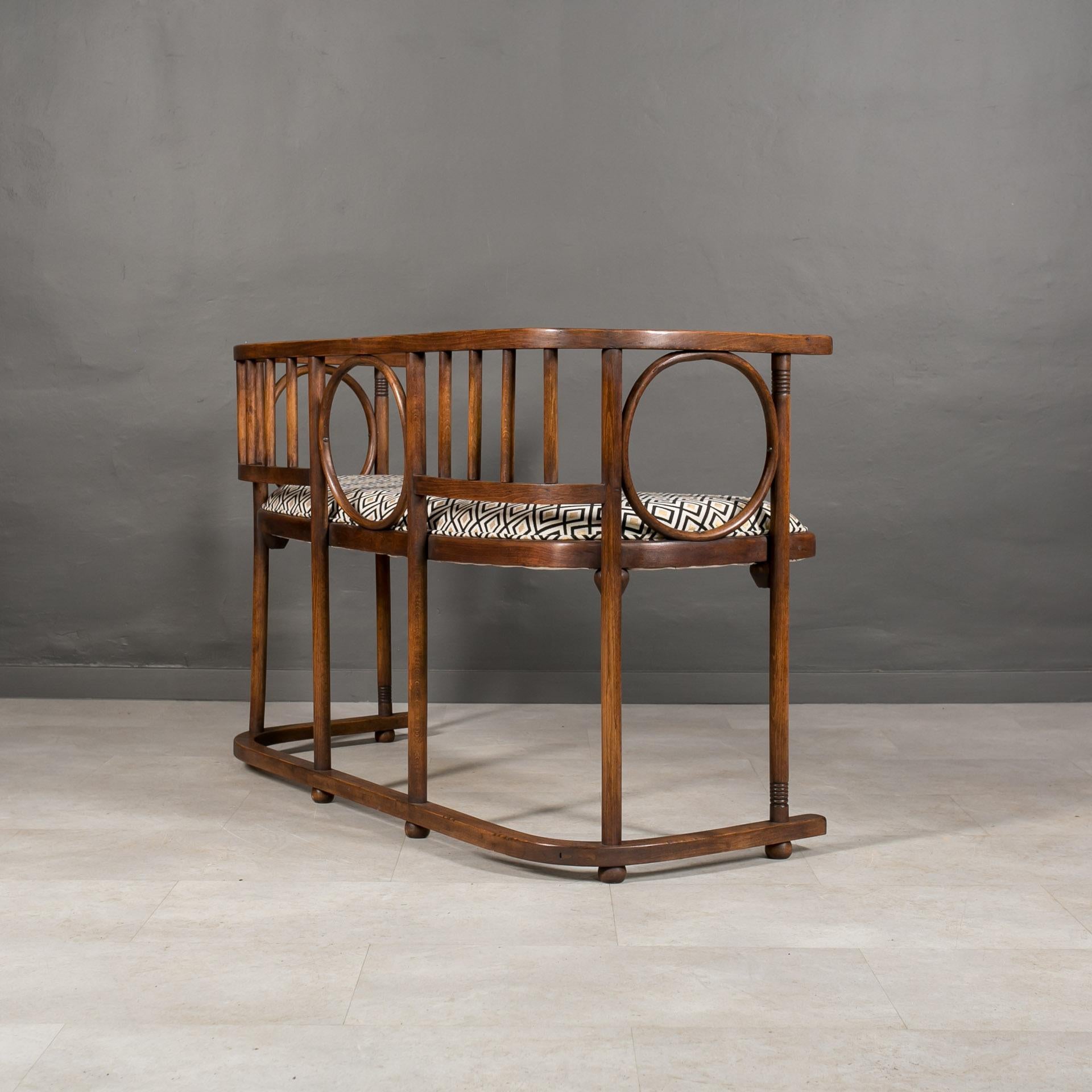 Early 20th Century Bentwood Bench Settee by J. Hoffmann for Thonet - Mundus In Good Condition For Sale In Wrocław, Poland