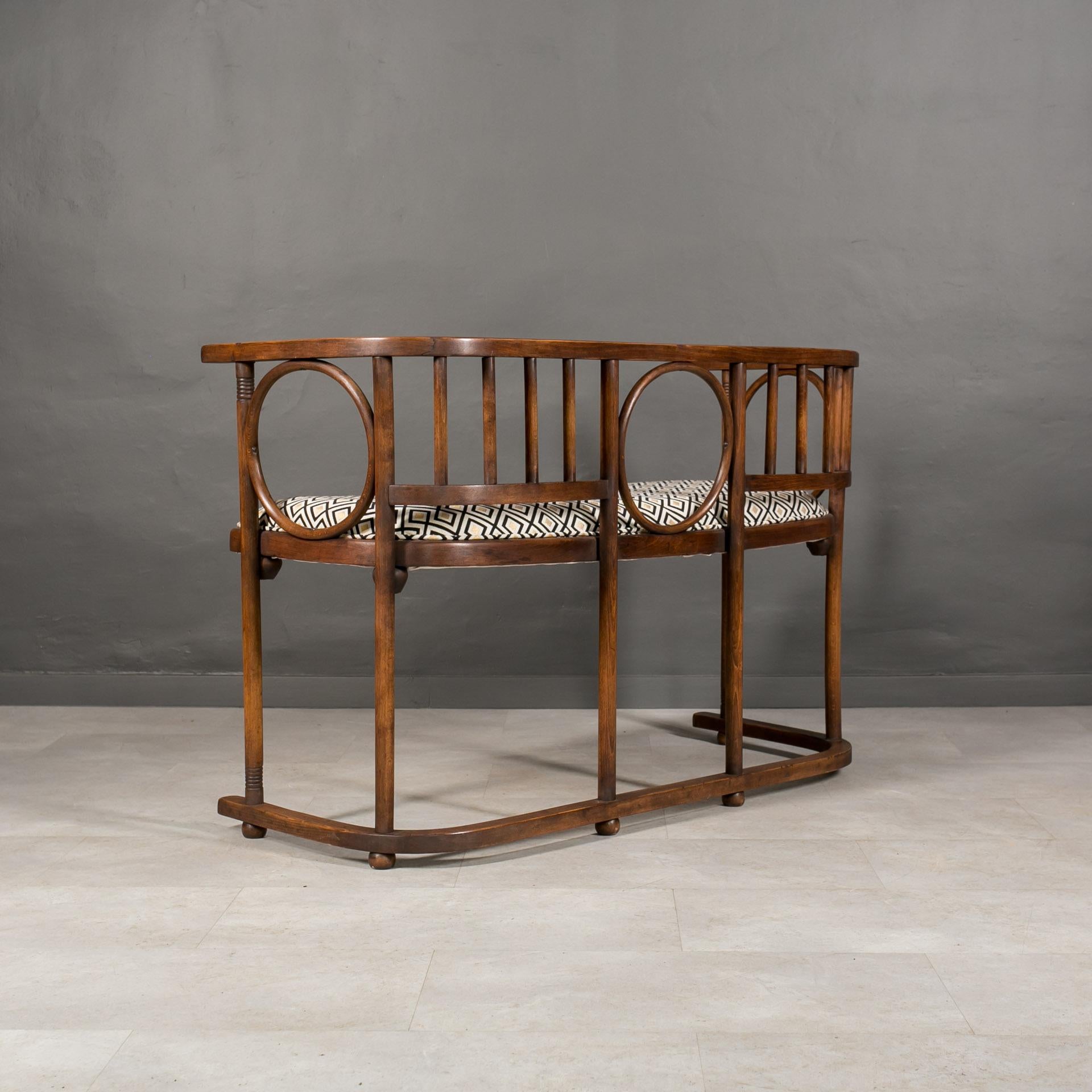 Beech Early 20th Century Bentwood Bench Settee by J. Hoffmann for Thonet - Mundus For Sale