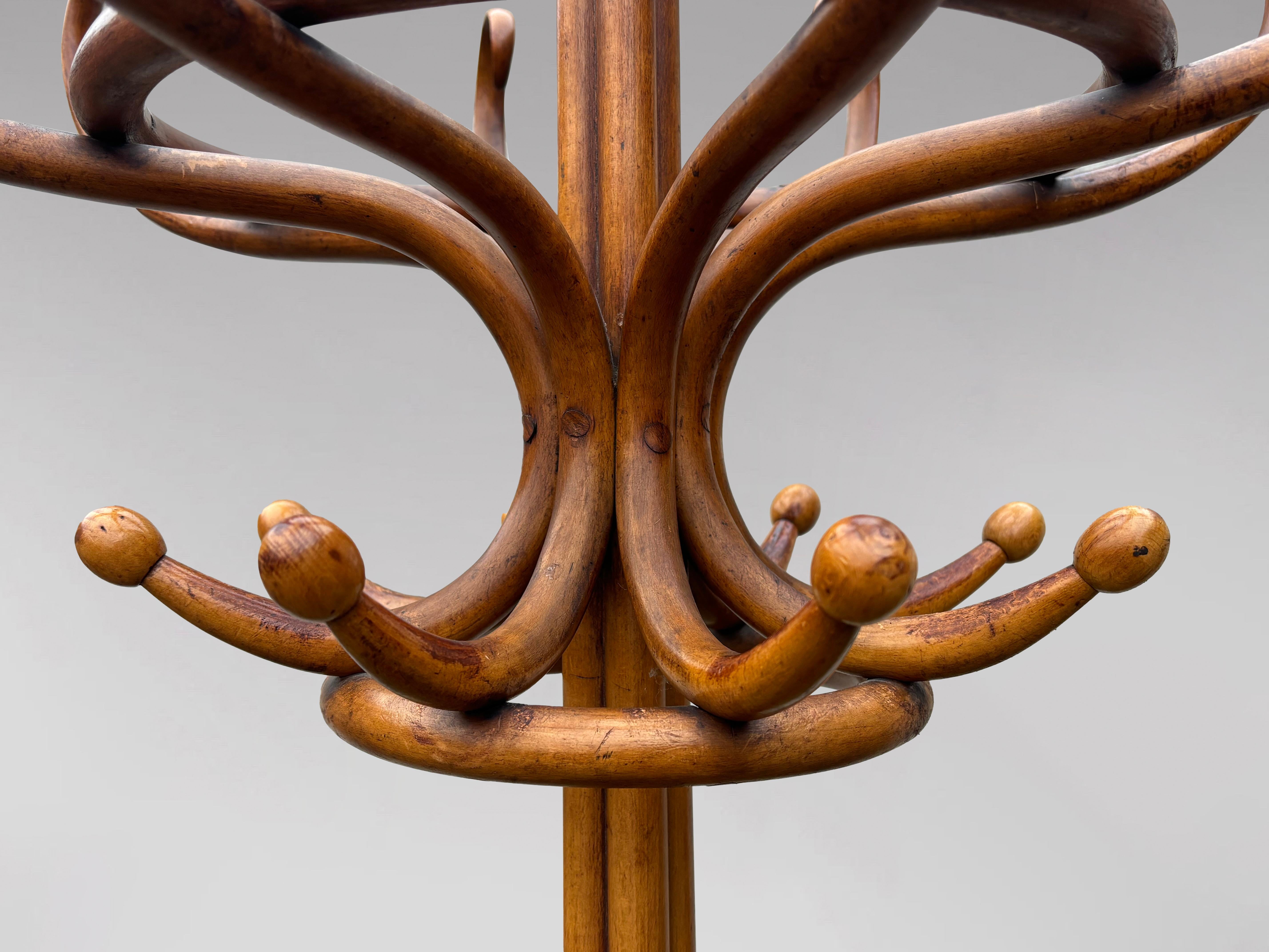 Anfang des 20. Jahrhunderts Thonet Perroquet Garderobenständer aus Bugholz im Zustand „Gut“ in Petworth,West Sussex, GB