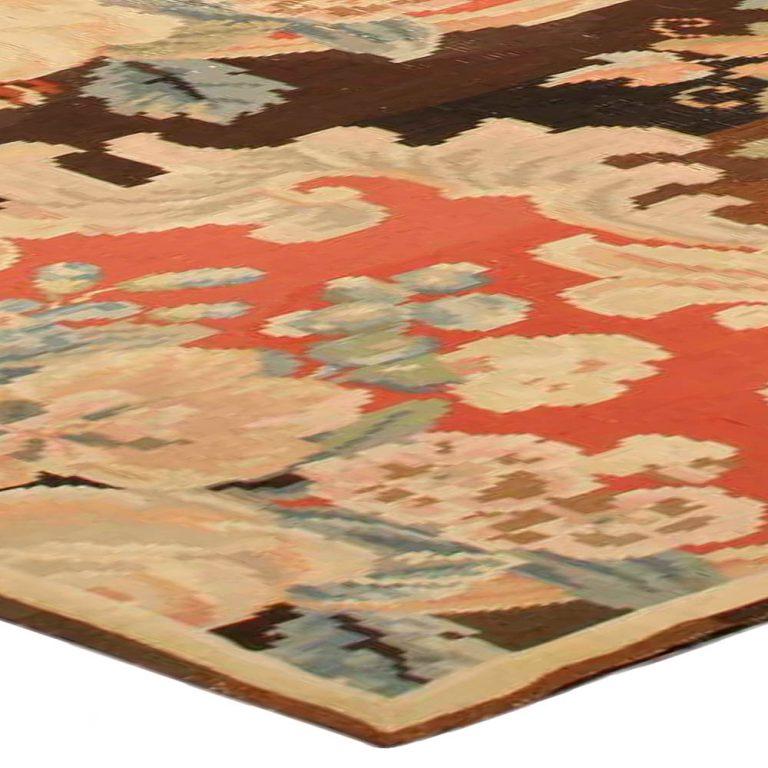 Early 20th Century Bessarabian Floral Handmade Rug In Good Condition For Sale In New York, NY
