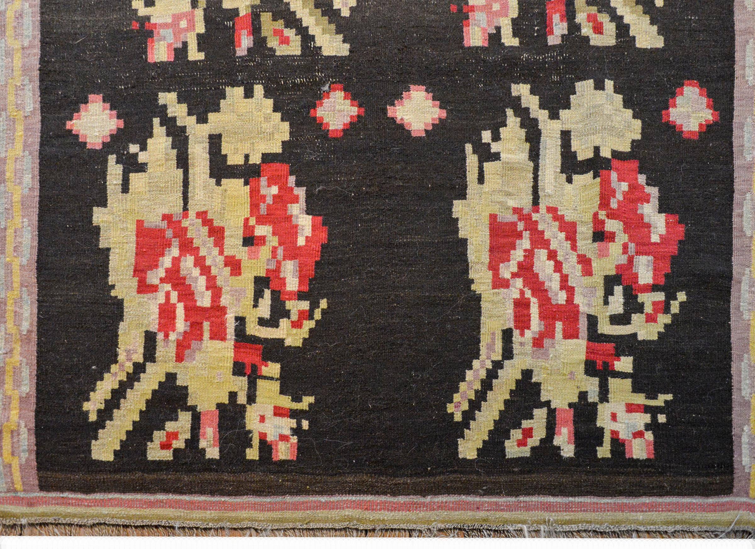 Early 20th Century Bessarabian Kilim In Good Condition For Sale In Chicago, IL