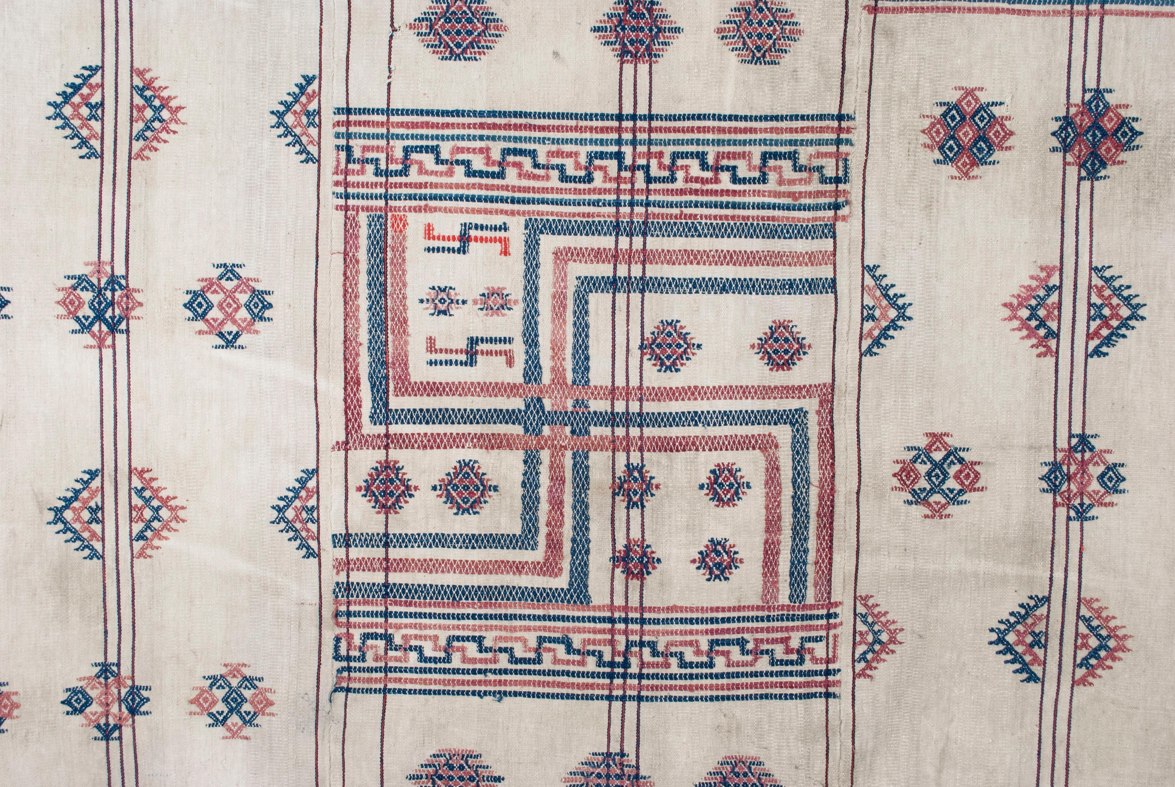Early 20th Century Bhutanese wrapping cloth / bhundi

A beautifully preserved example of a rare Bhutanese wrapping cloth (bhundi), which would have been used for outings into the countryside or other practical purposes. The central swastika motif