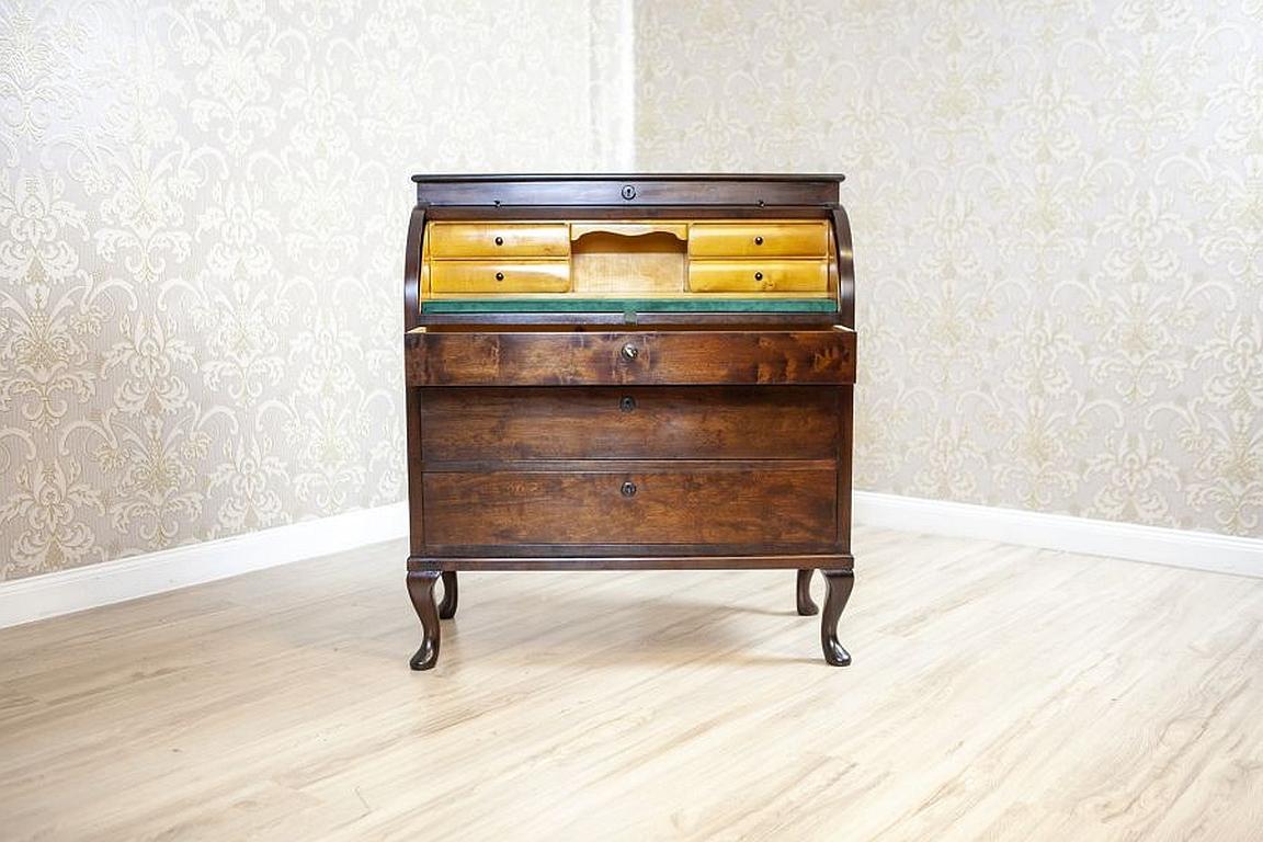 Early 20th-Century Biedermeier Brown Oak Secretary Desk

We present you this piece of furniture composed of a three-drawer dresser with a sliding desktop and an add-on unit with small drawers hidden behind a cylindrical lid. The desktop is covered