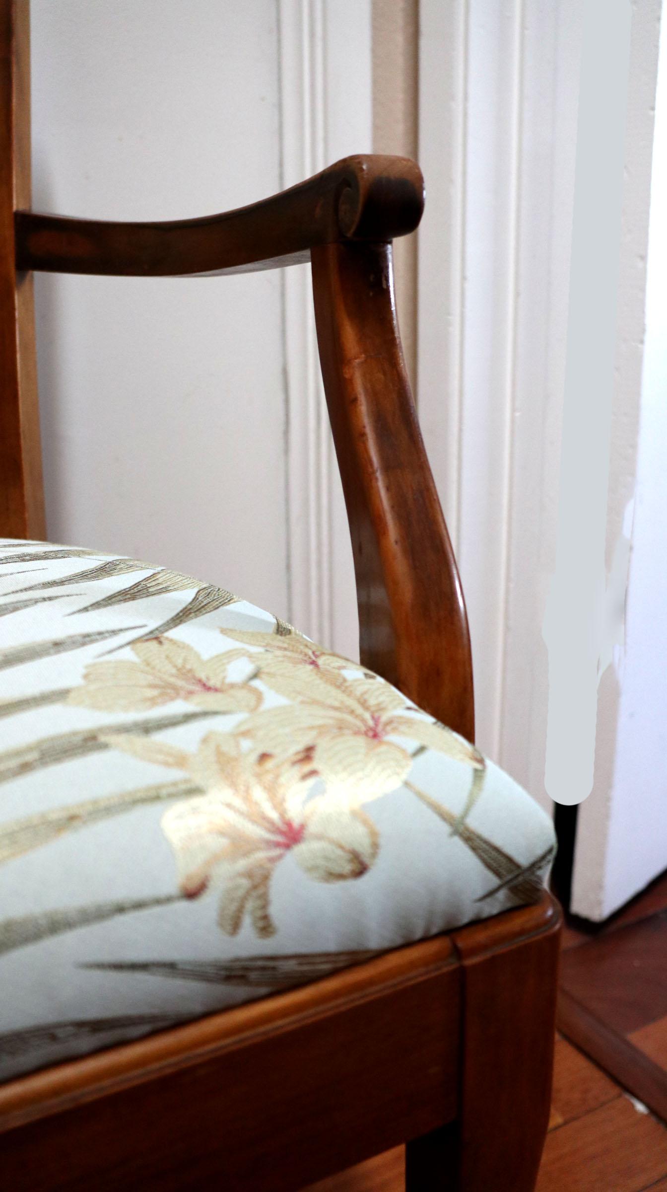 Sillón abierto estilo Biedermeier de principios del siglo XX en seda botánica orquídea en venta 3