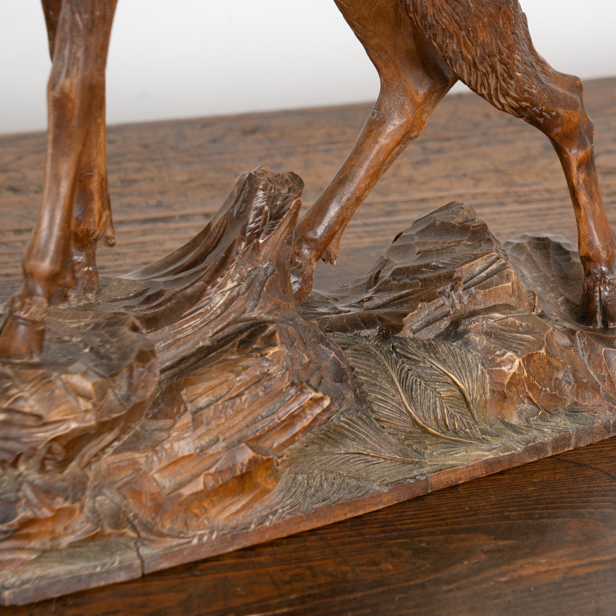 Artisanat Elan sculpté à la main au début du 20e siècle, Black Forest, Allemagne en vente