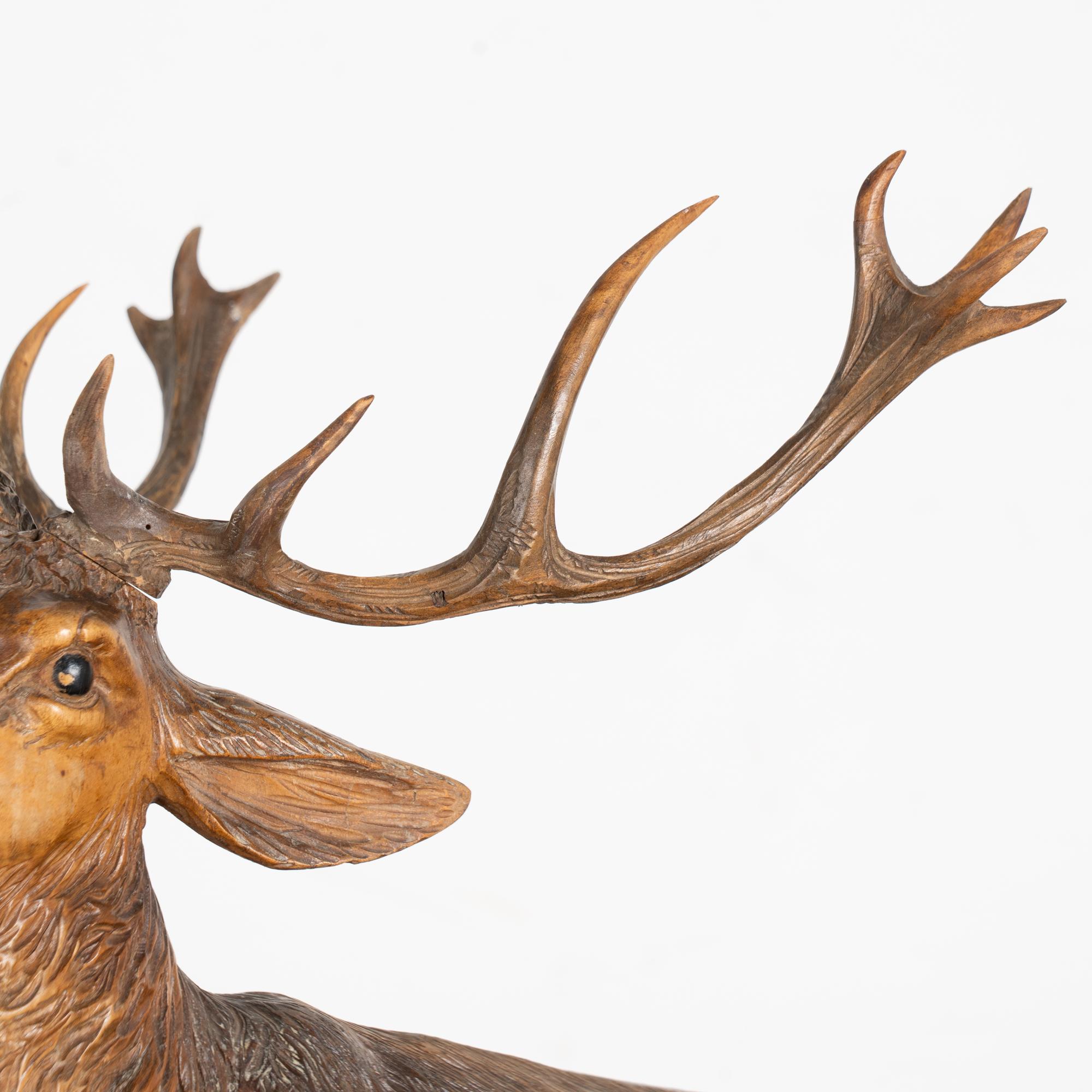 Elan sculpté à la main au début du 20e siècle, Black Forest, Allemagne État moyen - En vente à Round Top, TX