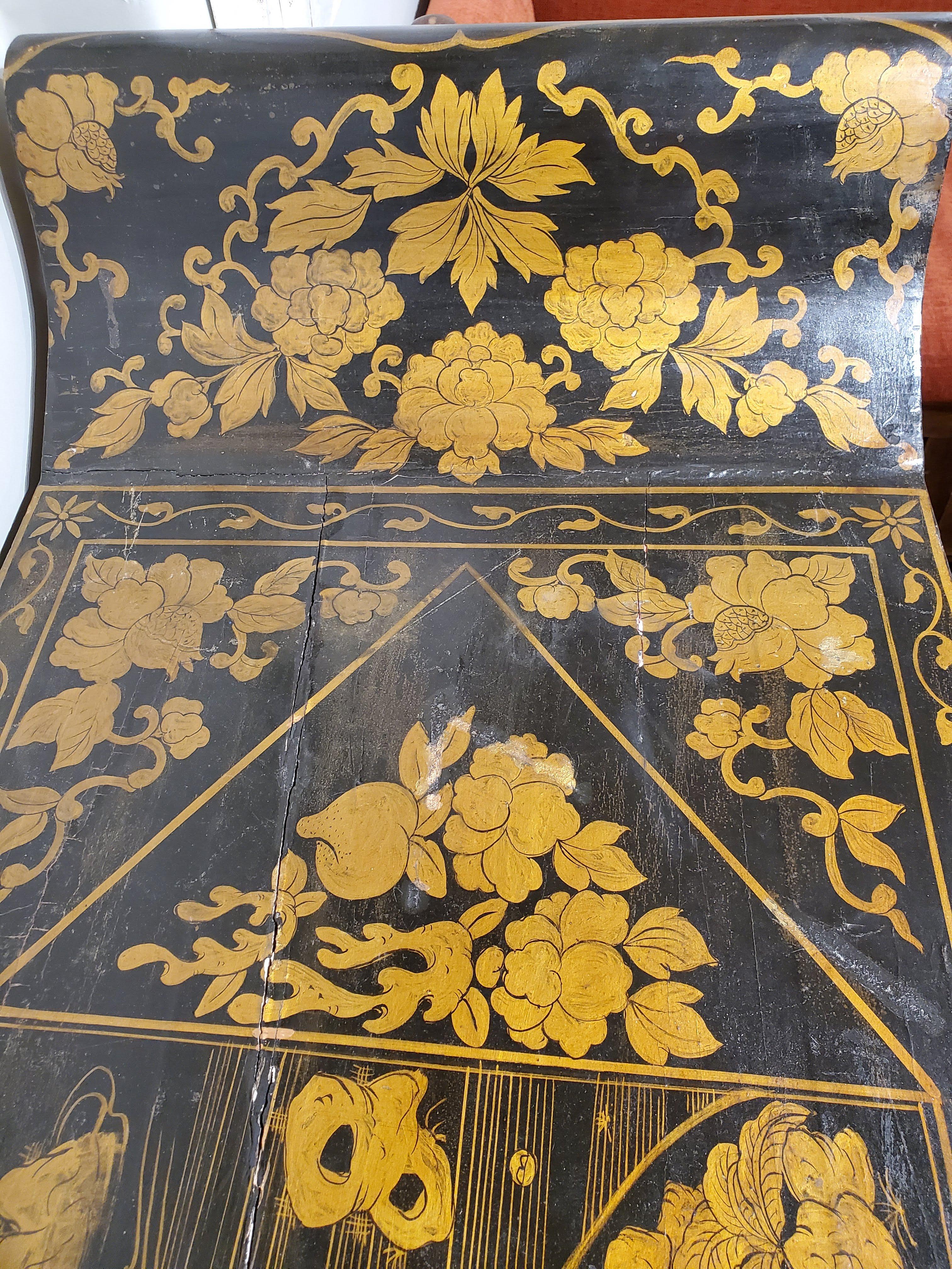 Early 20th Century Black Lacquer Tibetan Altar Table with Gilt Floral Decoration 7