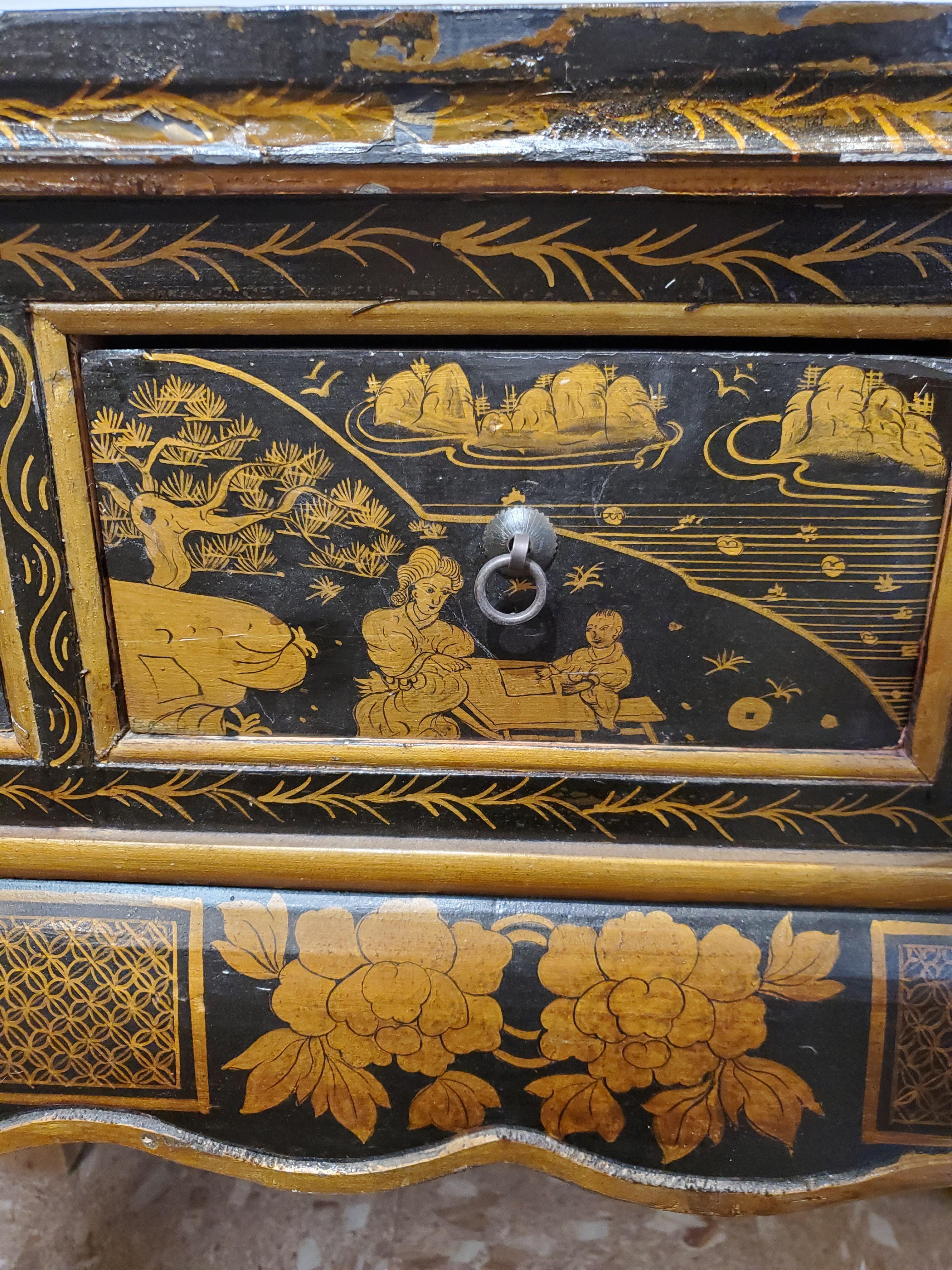 Early 20th Century Black Lacquer Tibetan Altar Table with Gilt Floral Decoration 10