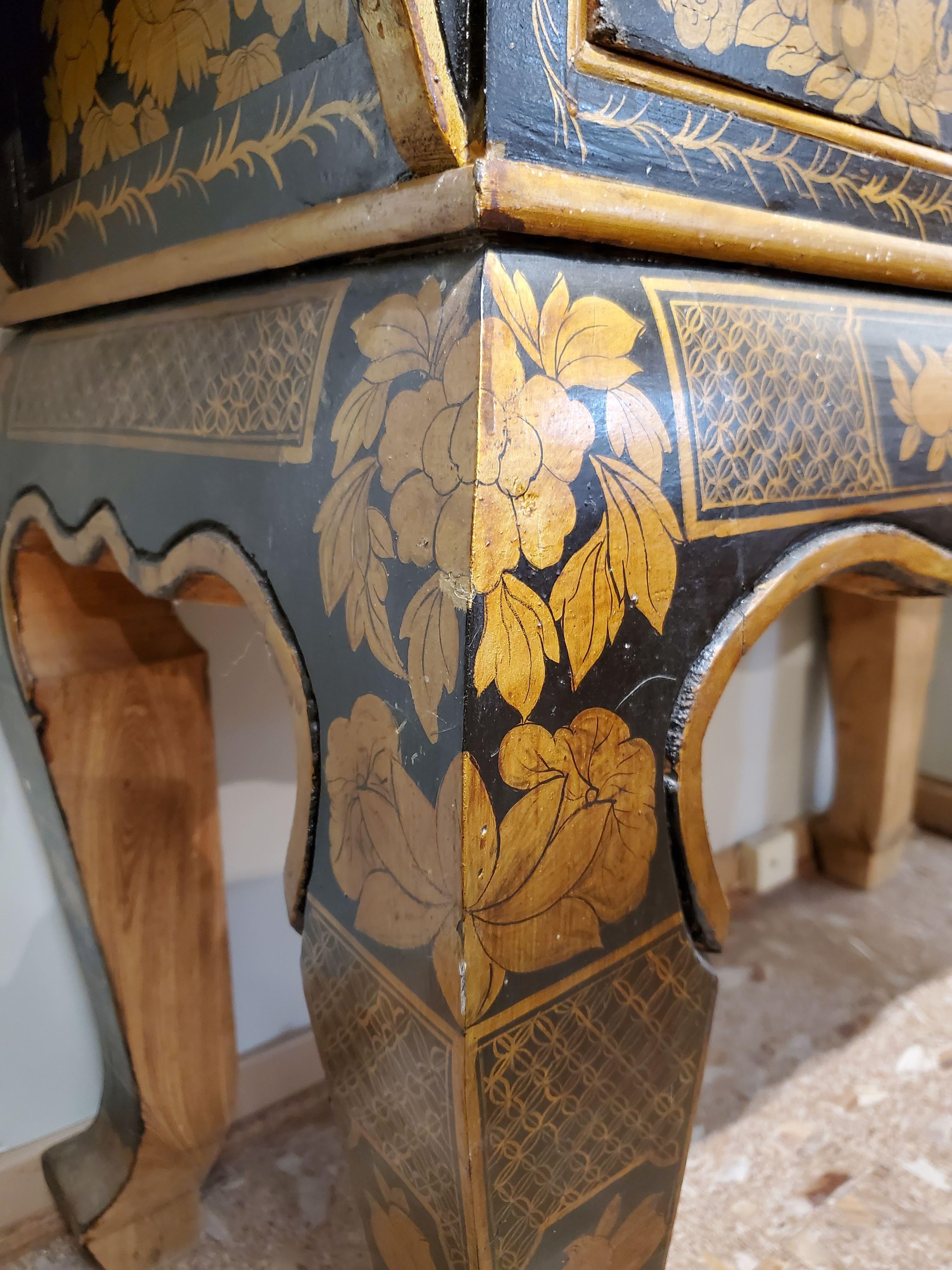 Early 20th Century Black Lacquer Tibetan Altar Table with Gilt Floral Decoration 3