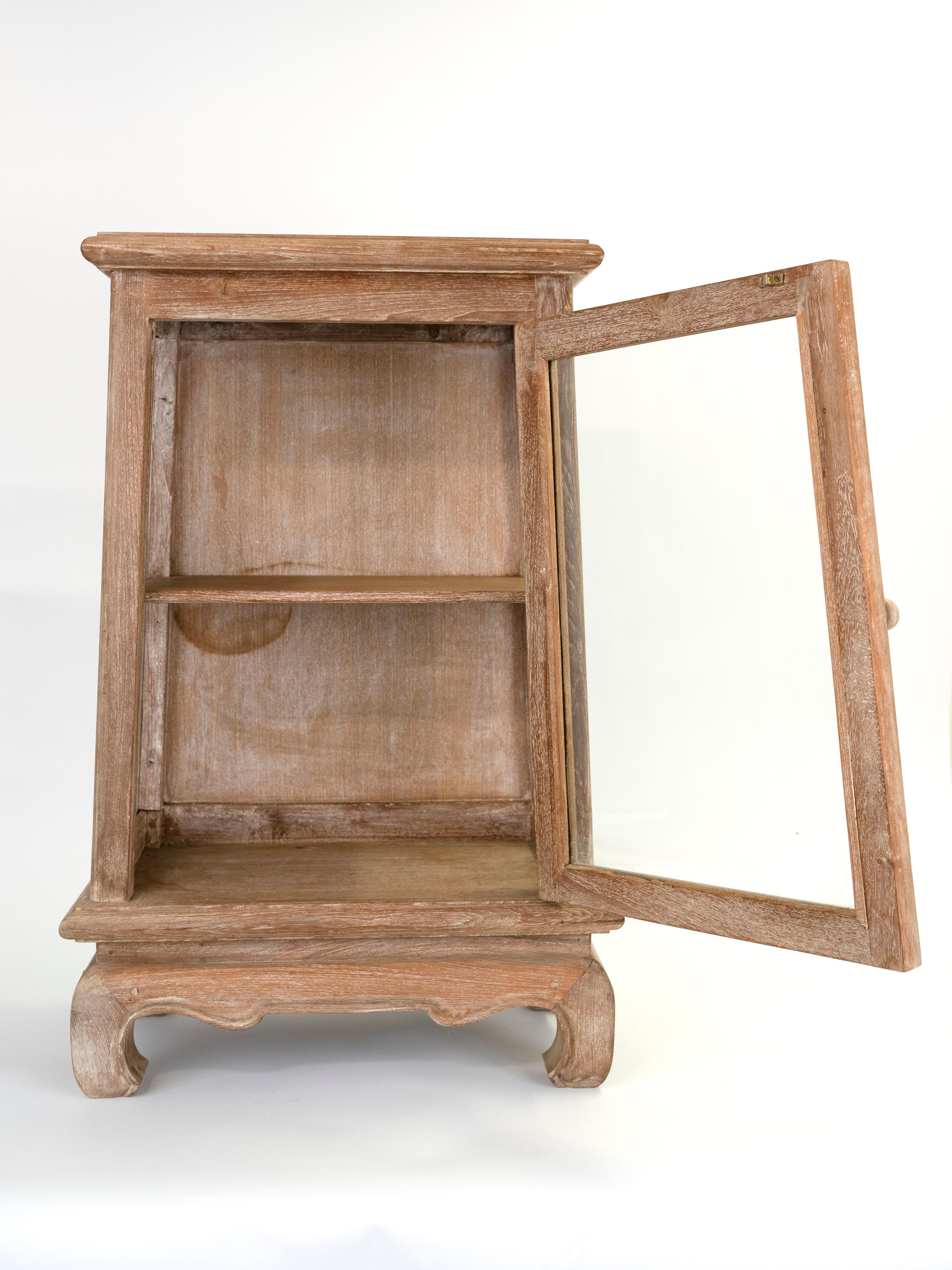 Gabinetto delle curiosità belga sbiancato dei primi del Novecento In condizioni buone in vendita a Wainscott, NY