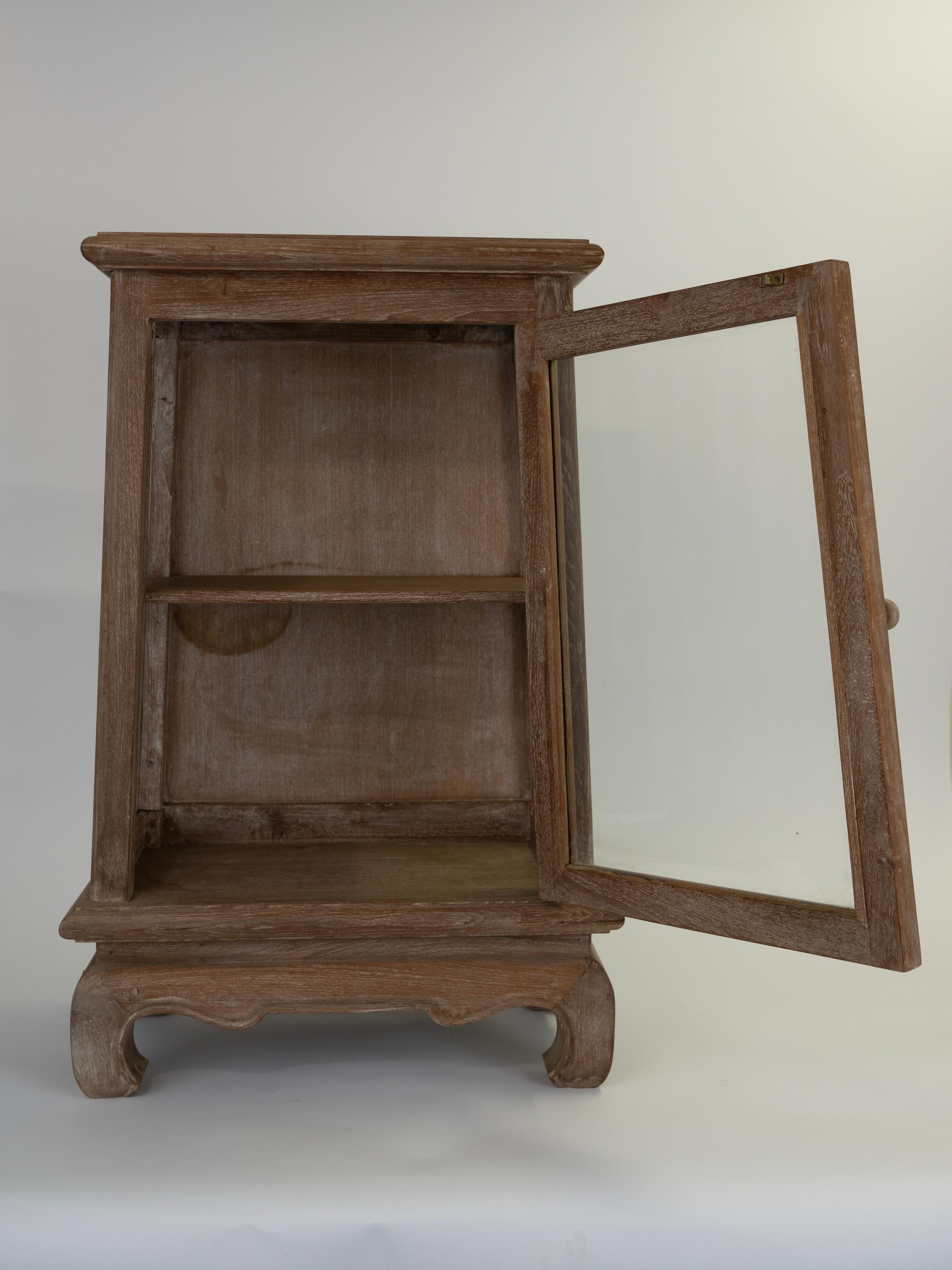 Early 20th Century Bleached Belgian Curiosity Cabinet For Sale 1