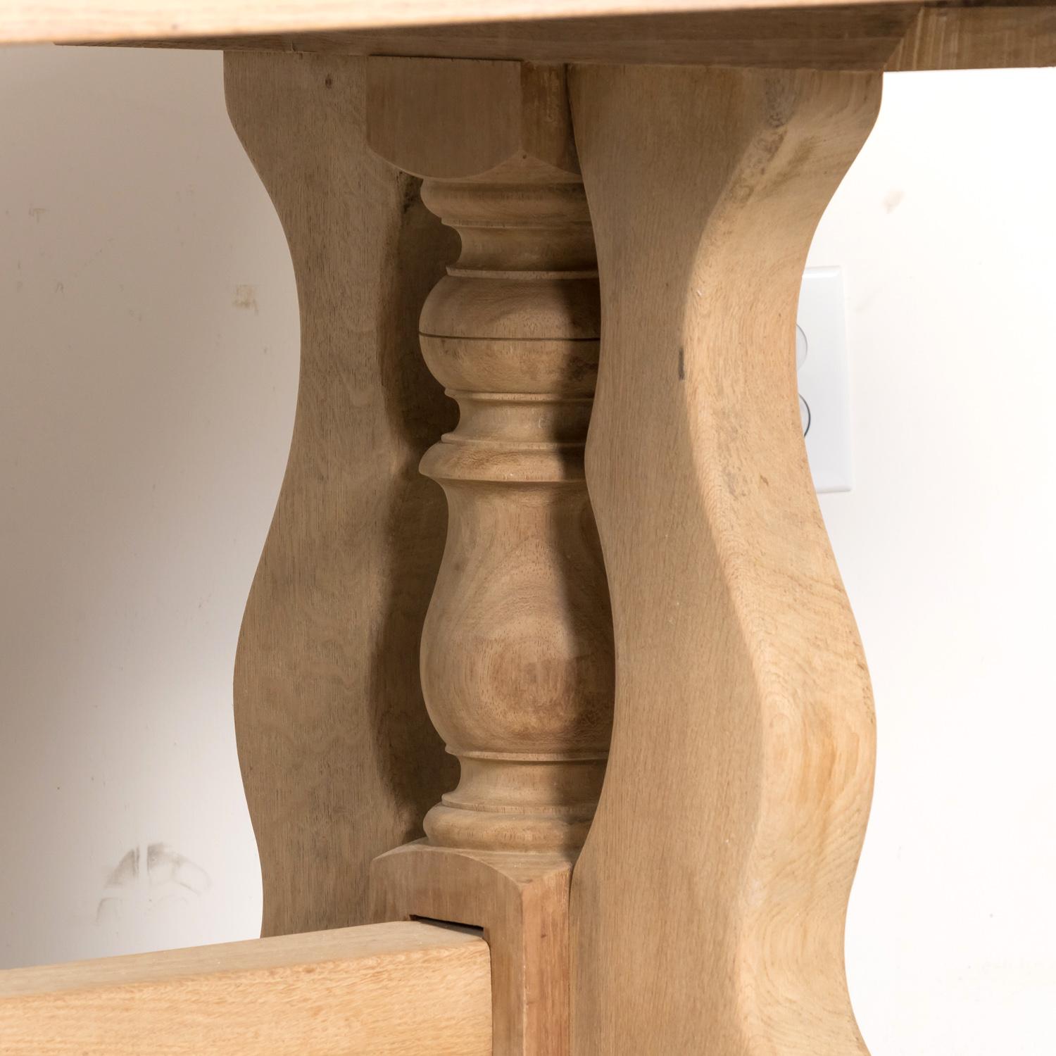 Antiker französischer Monastery-Tisch aus gebleichter Eiche aus der Normandie aus dem frühen 20. Jahrhundert im Angebot 4