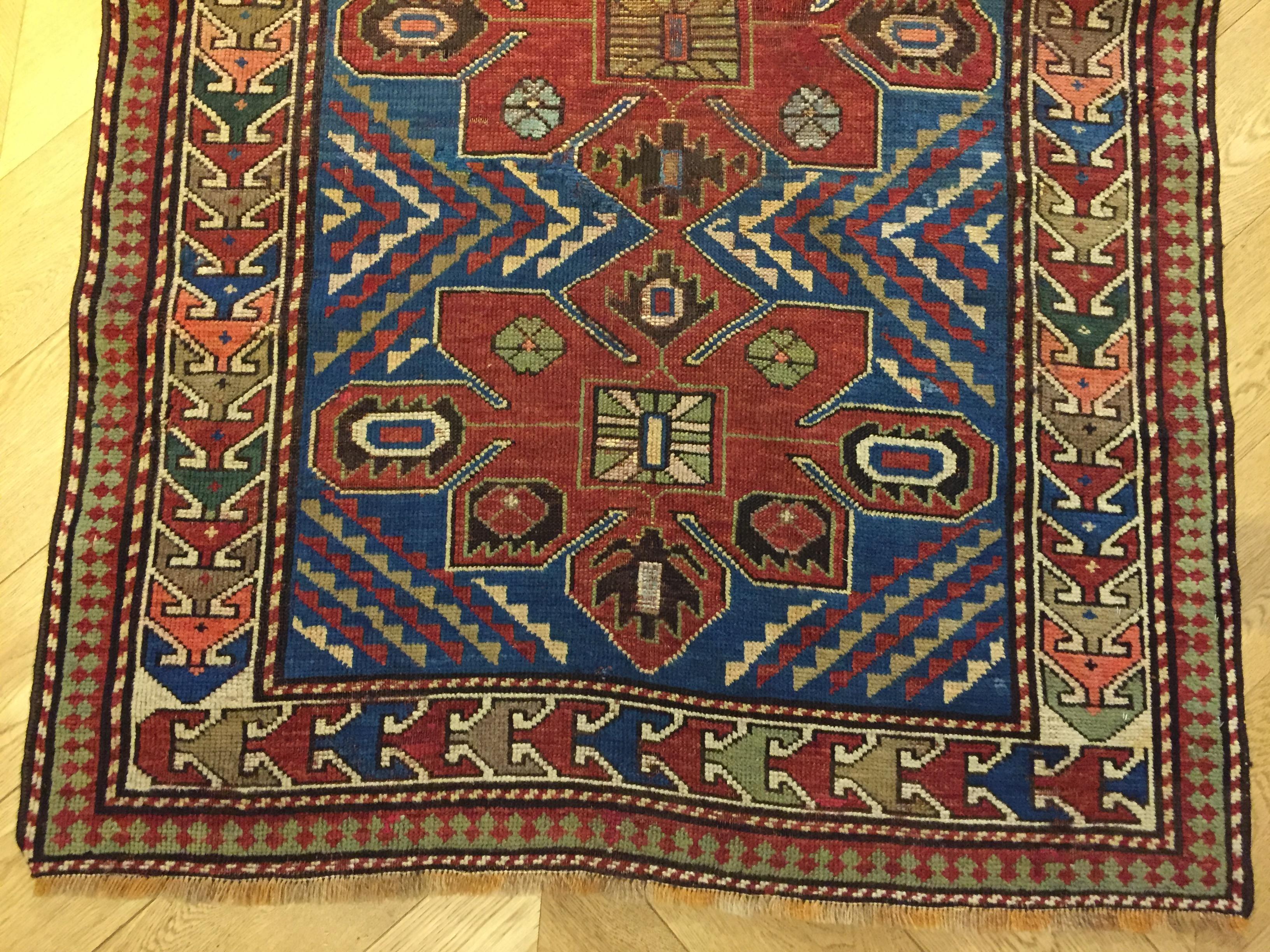 Hand-Knotted Early 20th Century Blu and Red Natural Wool Caucasian Medallion Kazak Rug For Sale