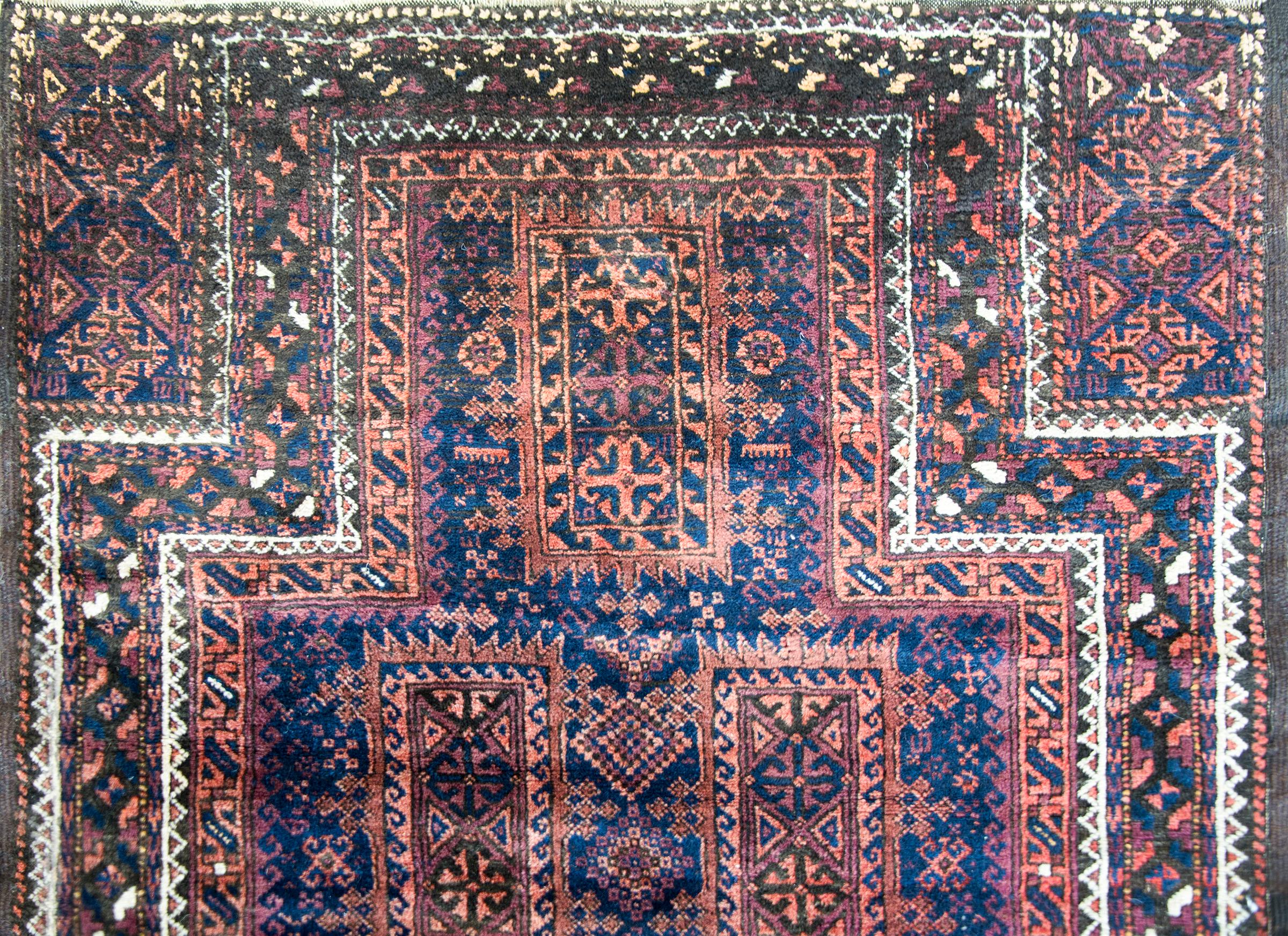Early 20th Century Bluchi Prayer Rug In Good Condition For Sale In Chicago, IL