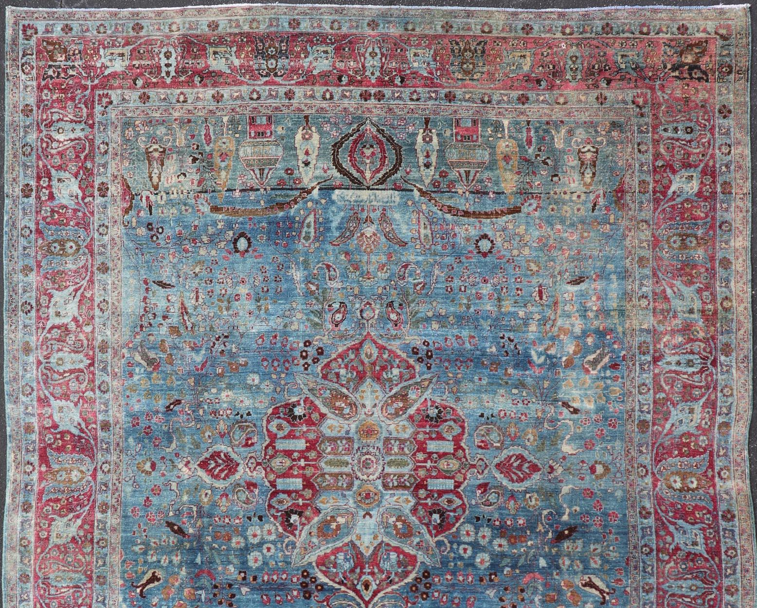 Début du 20e siècle, tapis antique persan Khorassan à fond bleu avec médaillon, tapis 16-1109, pays d'origine / type : Iran / Khorassan, circa 1920

Ce spectaculaire tapis persan ancien de Khorasan (vers 1920) provenant de l'Iran du début du XXe