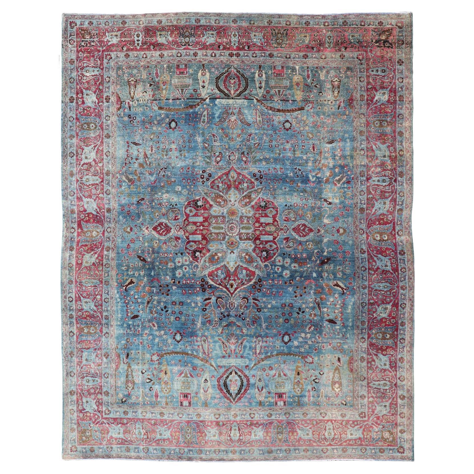 Début du 20e siècle, tapis ancien persan Khorassan à fond bleu avec médaillon en vente