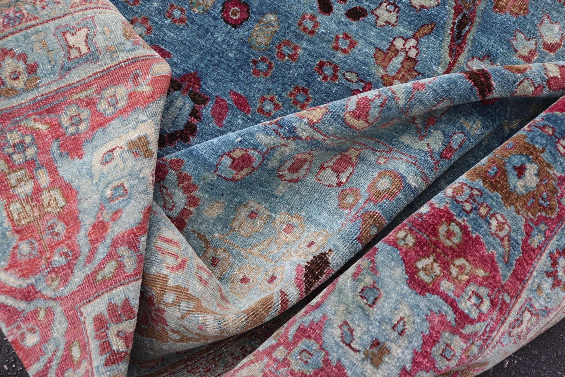 Début du 20ème siècle Début du 20e siècle, tapis ancien persan Khorassan à fond bleu avec médaillon en vente