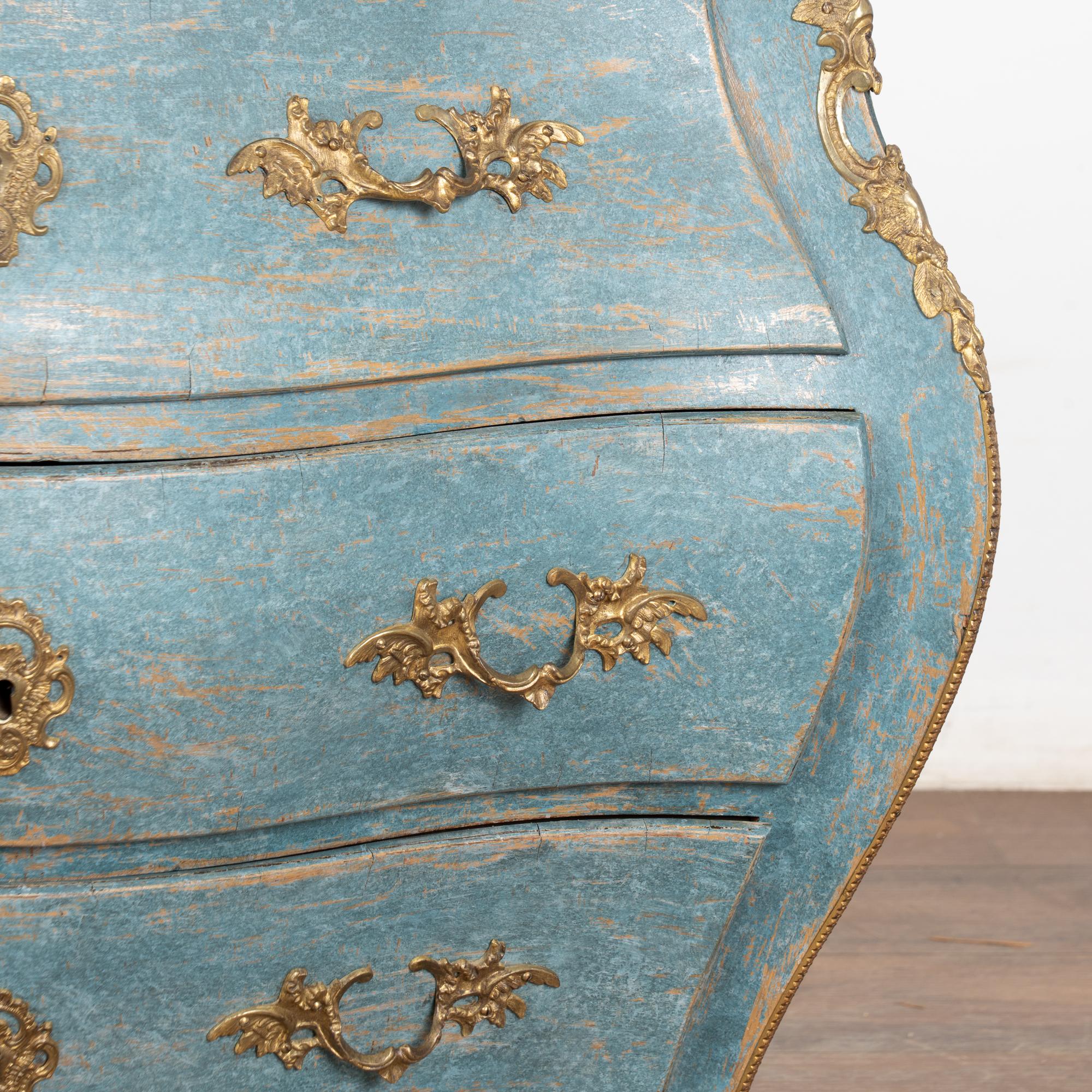 Early 20th Century Blue Painted Bombay Commode Chest of Three Drawers, Sweden For Sale 4