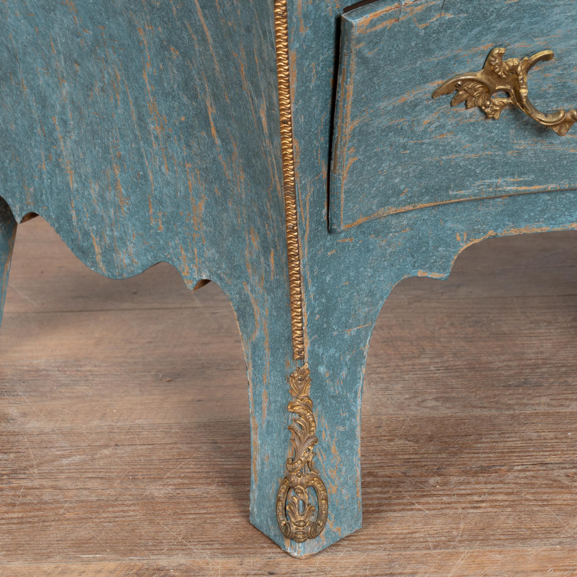Early 20th Century Blue Painted Bombay Commode Chest of Three Drawers, Sweden For Sale 5