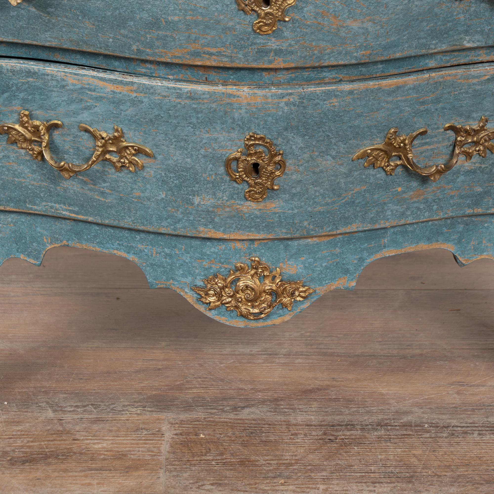 Early 20th Century Blue Painted Bombay Commode Chest of Three Drawers, Sweden For Sale 6