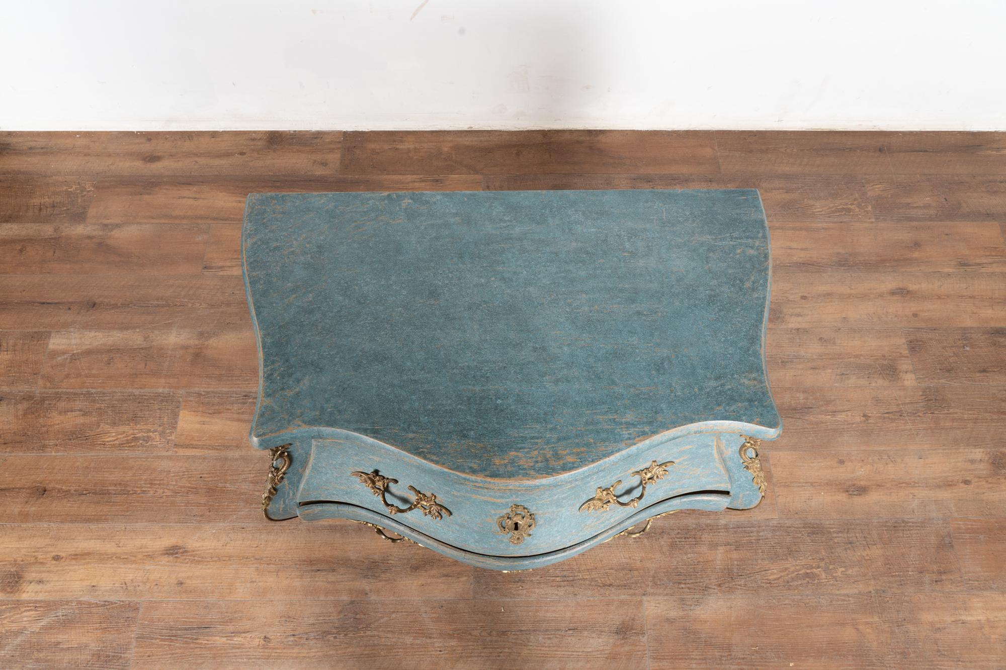 Early 20th Century Blue Painted Bombay Commode Chest of Three Drawers, Sweden In Good Condition For Sale In Round Top, TX