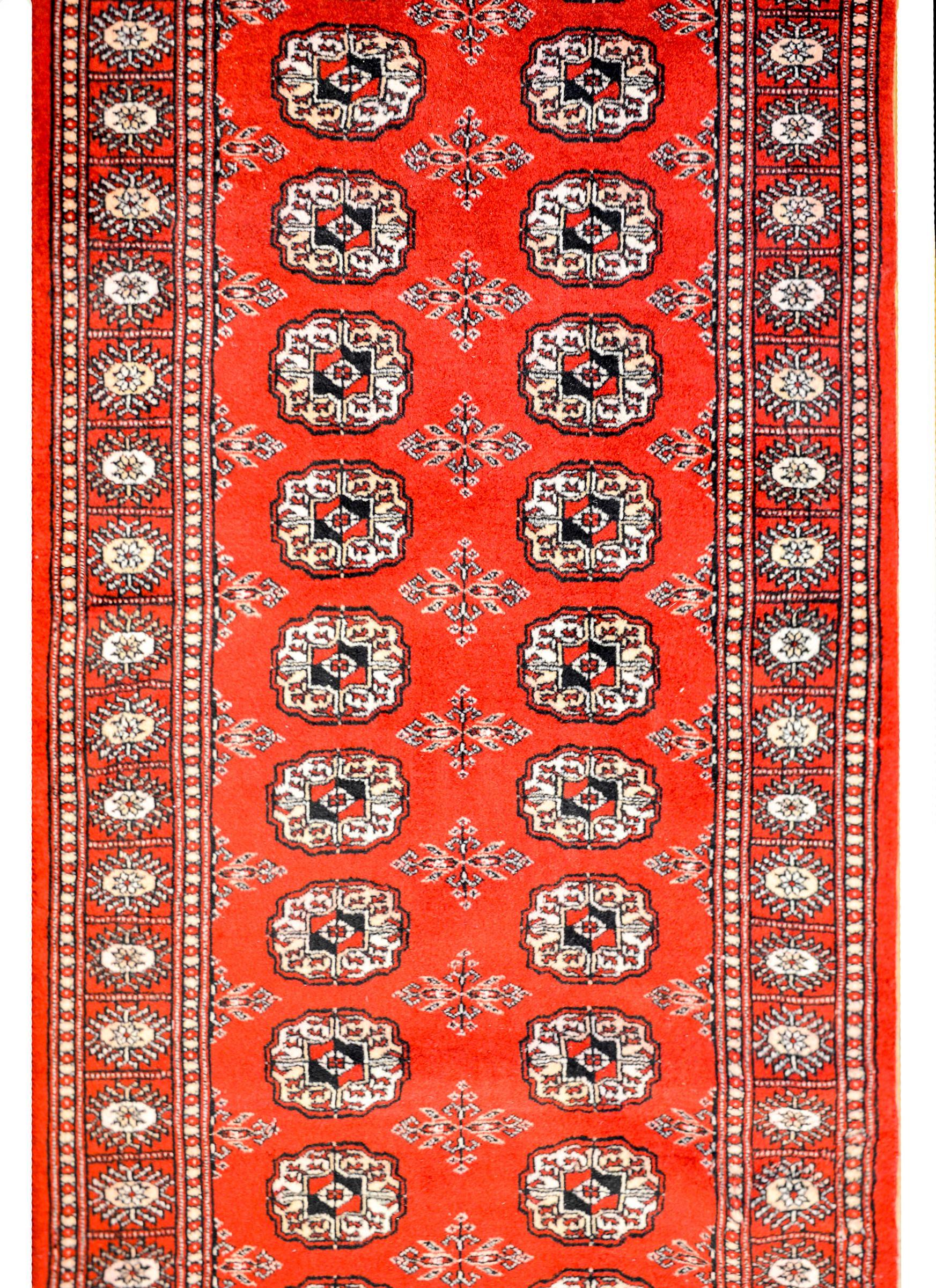 Bokhara-Läufer des frühen 20. Jahrhunderts (Stammeskunst) im Angebot