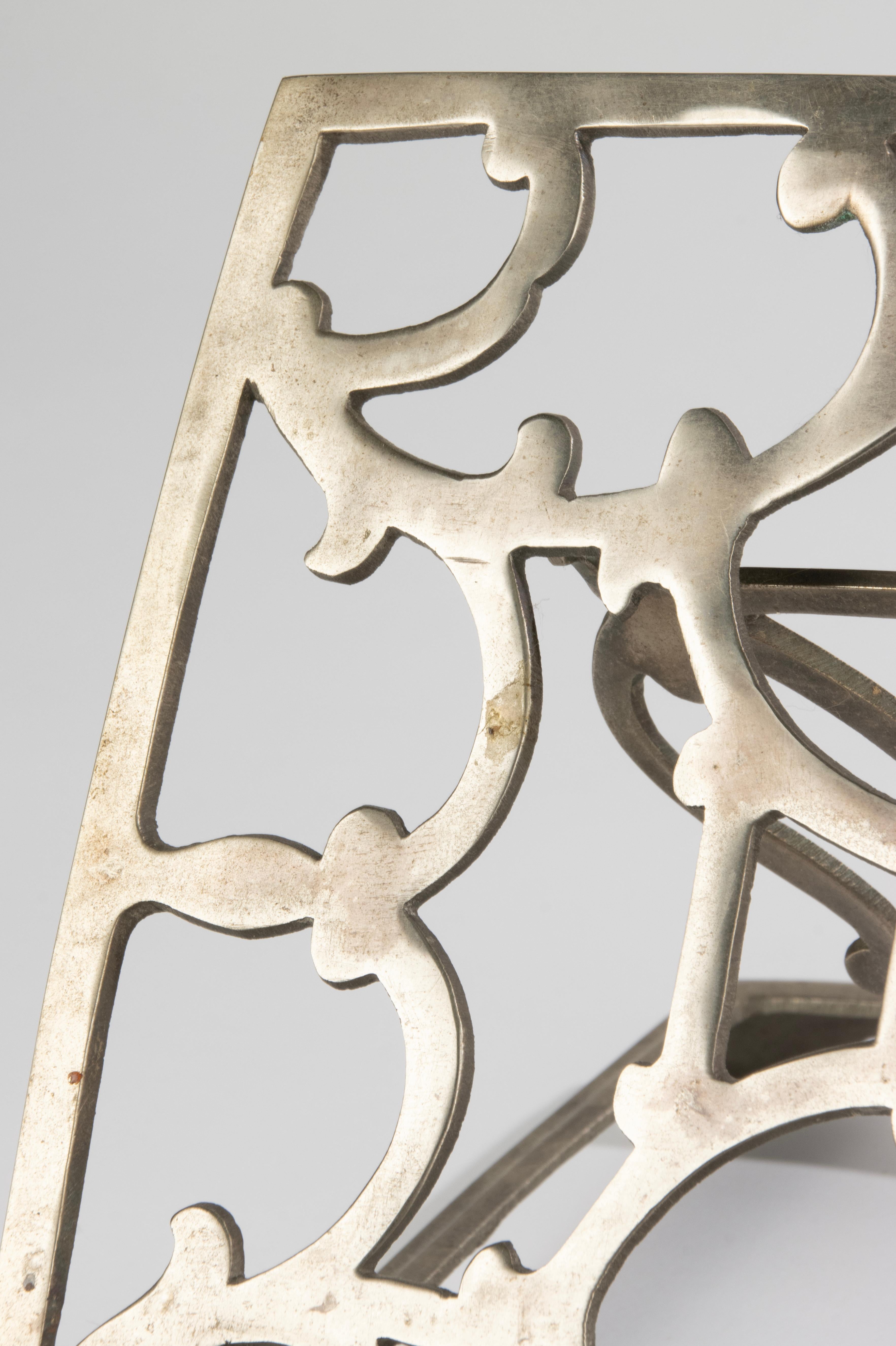 Early 20th Century Book Stand - Nickel-plated Brass - Geometric Scroll Motifs In Good Condition In Casteren, Noord-Brabant
