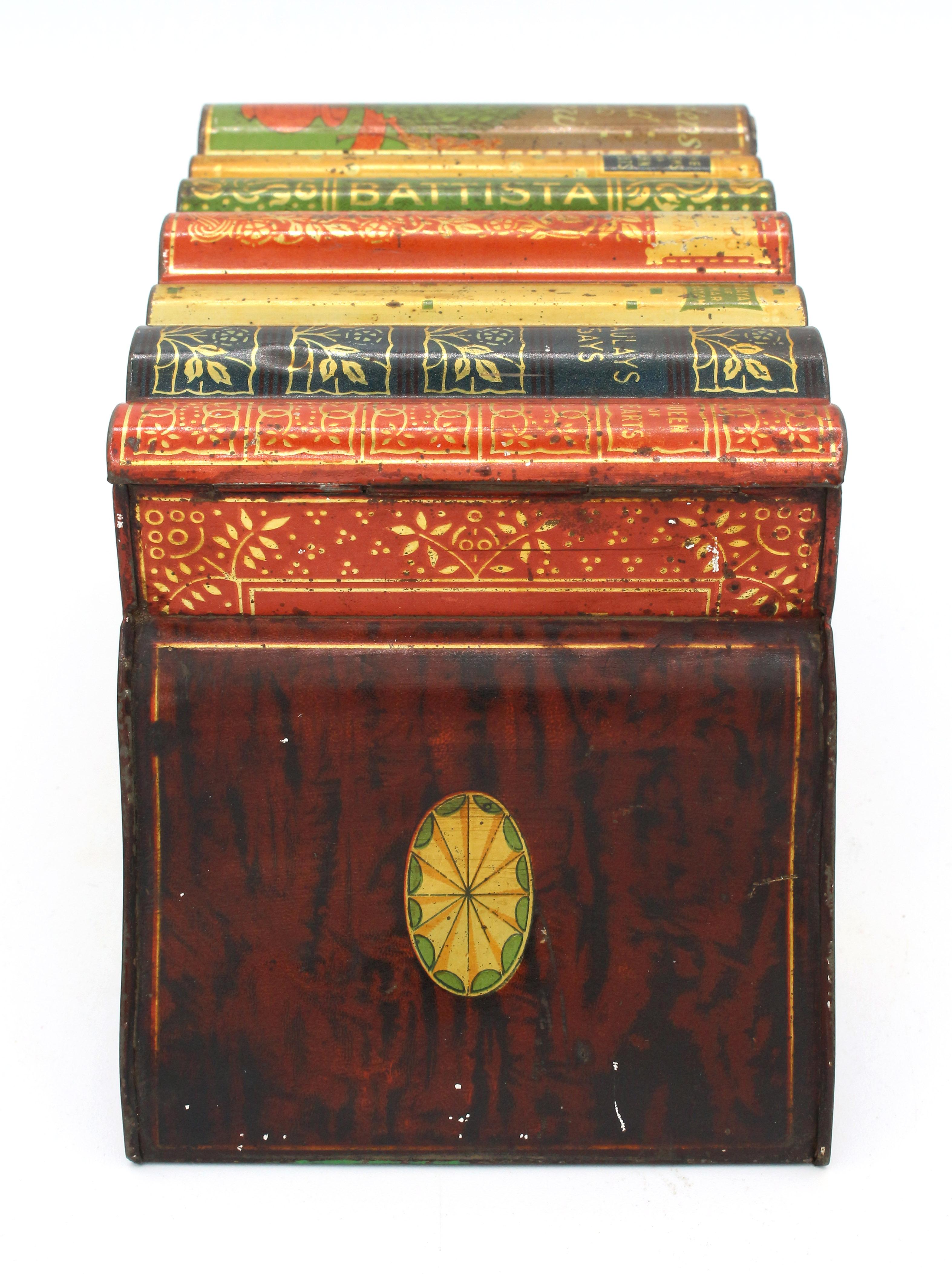 Romantique Boîte à biscuits en forme de serre-livres et de livres du début du 20e siècle par Huntley & Palmers en vente