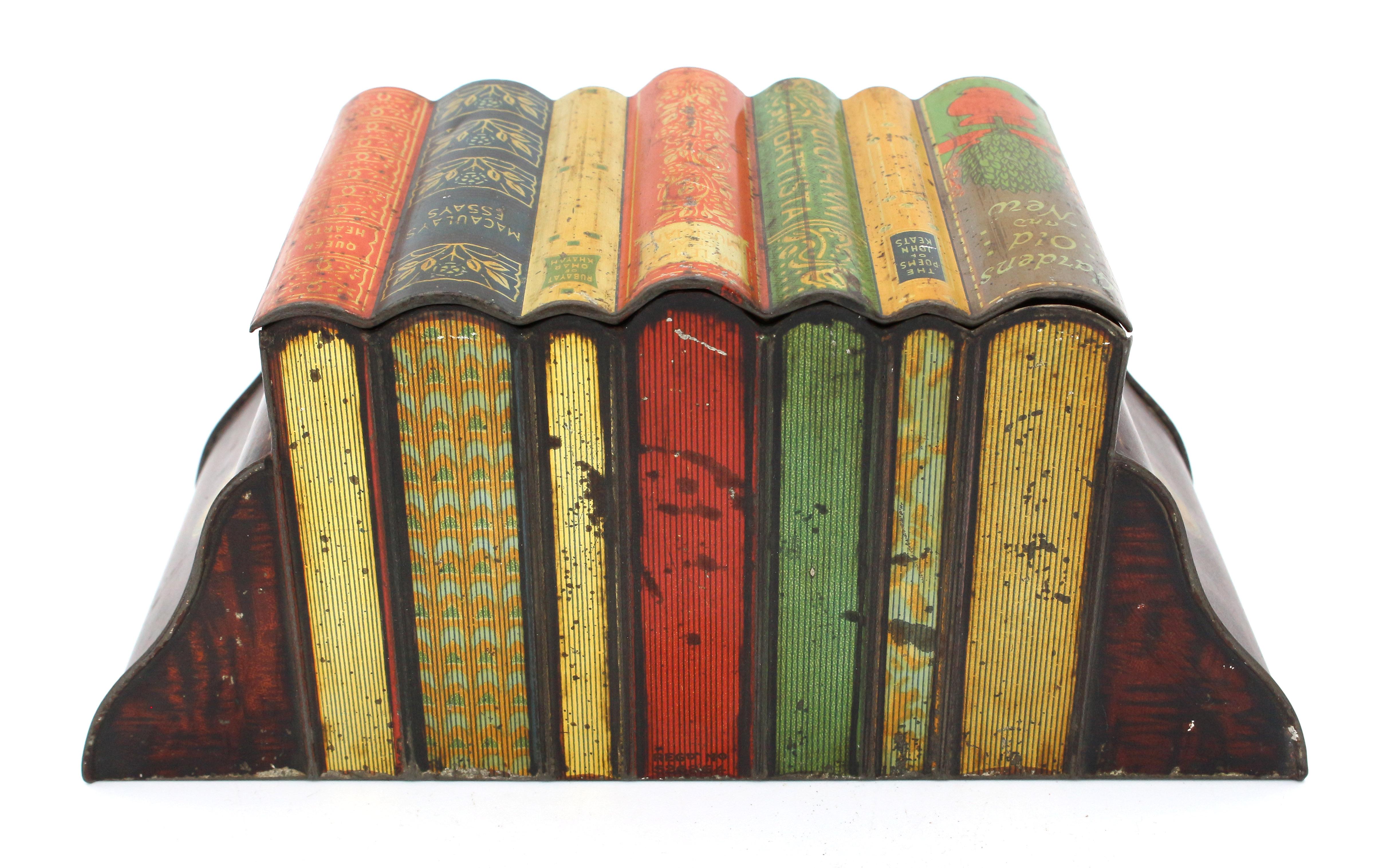 Anglais Boîte à biscuits en forme de serre-livres et de livres du début du 20e siècle par Huntley & Palmers en vente