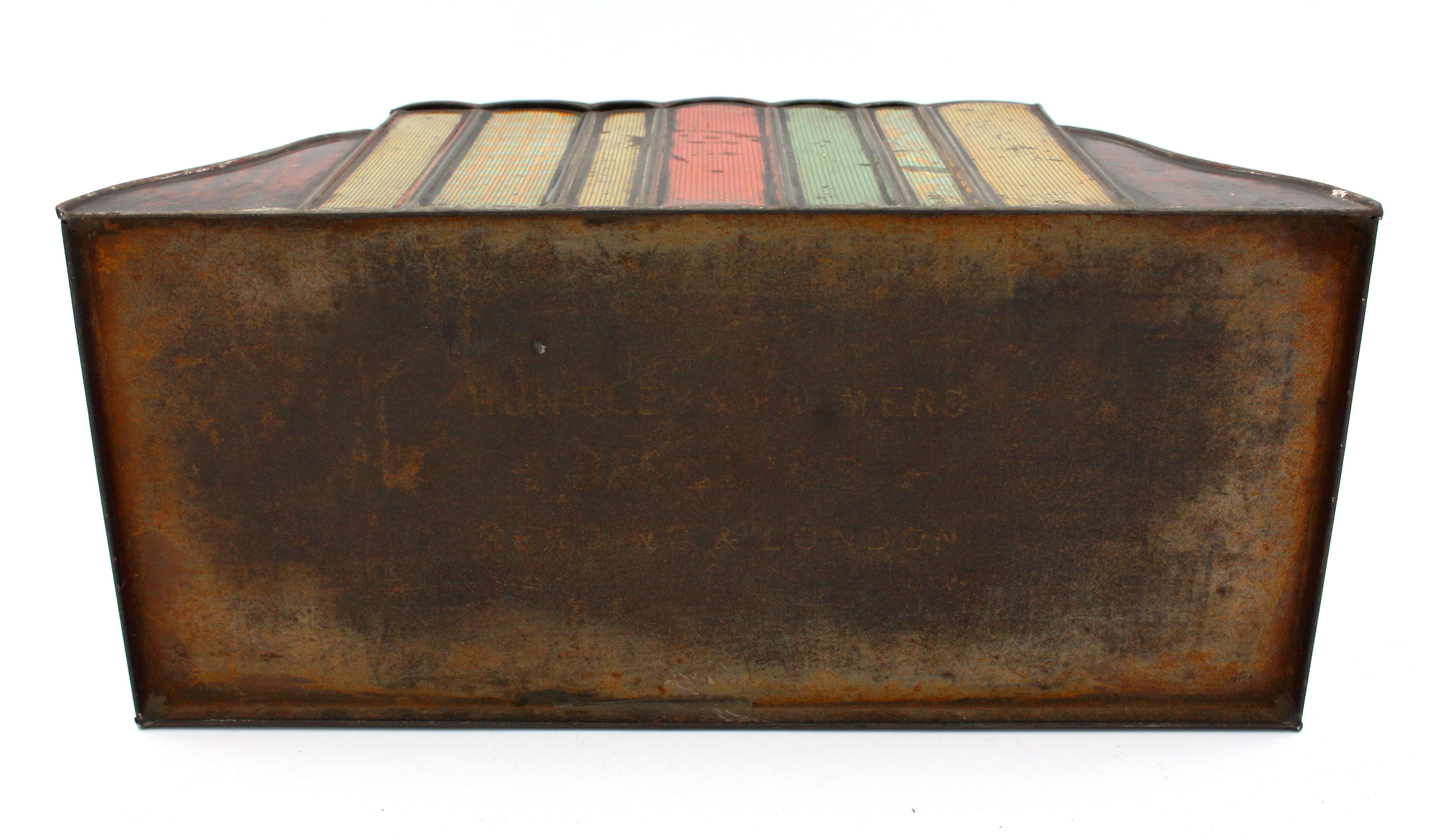 Early 20th Century Books & Bookend Form Biscuit Tin by Huntley & Palmers For Sale 2
