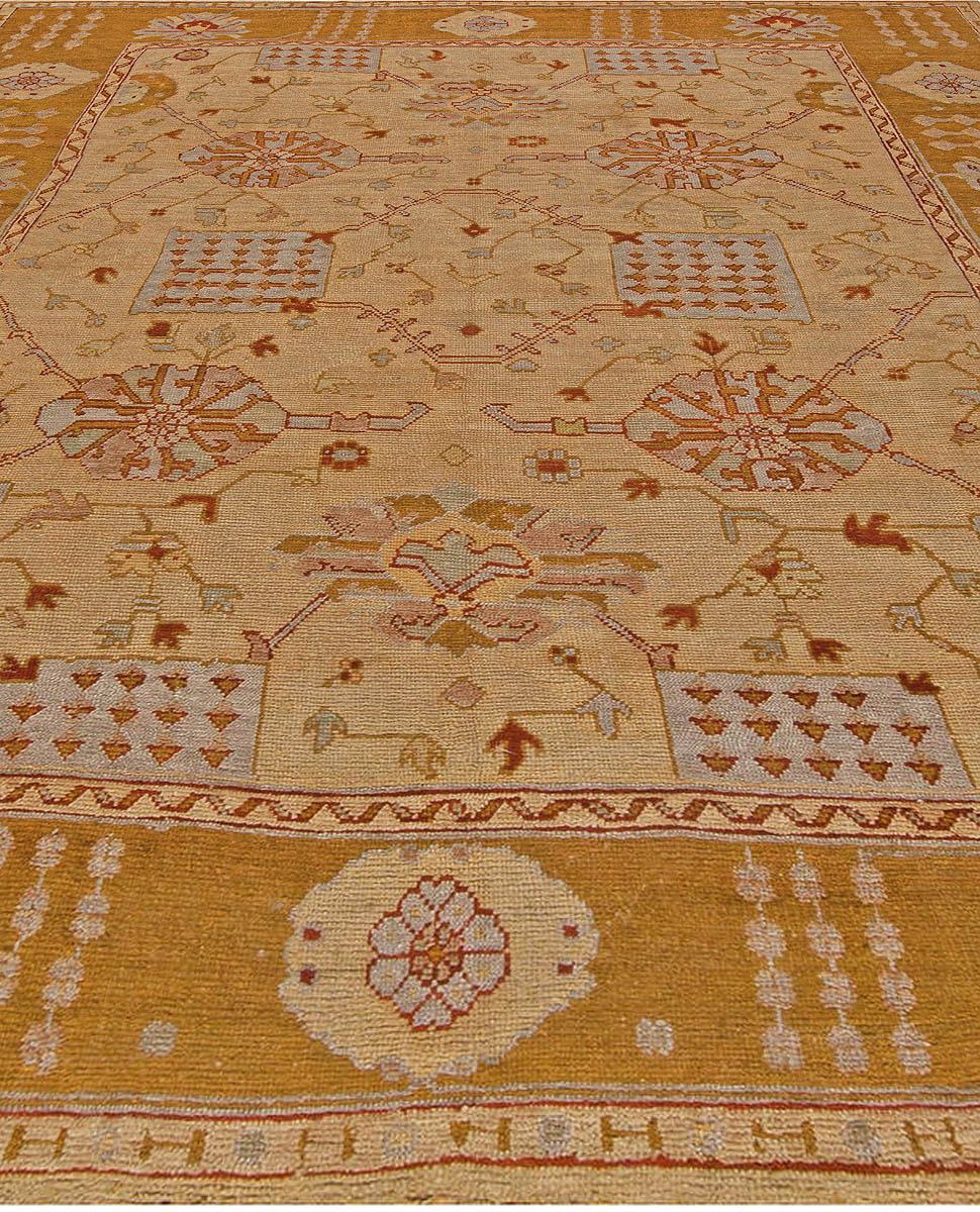 Early 20th Century Botanic Turkish Oushak Rug  In Good Condition For Sale In New York, NY