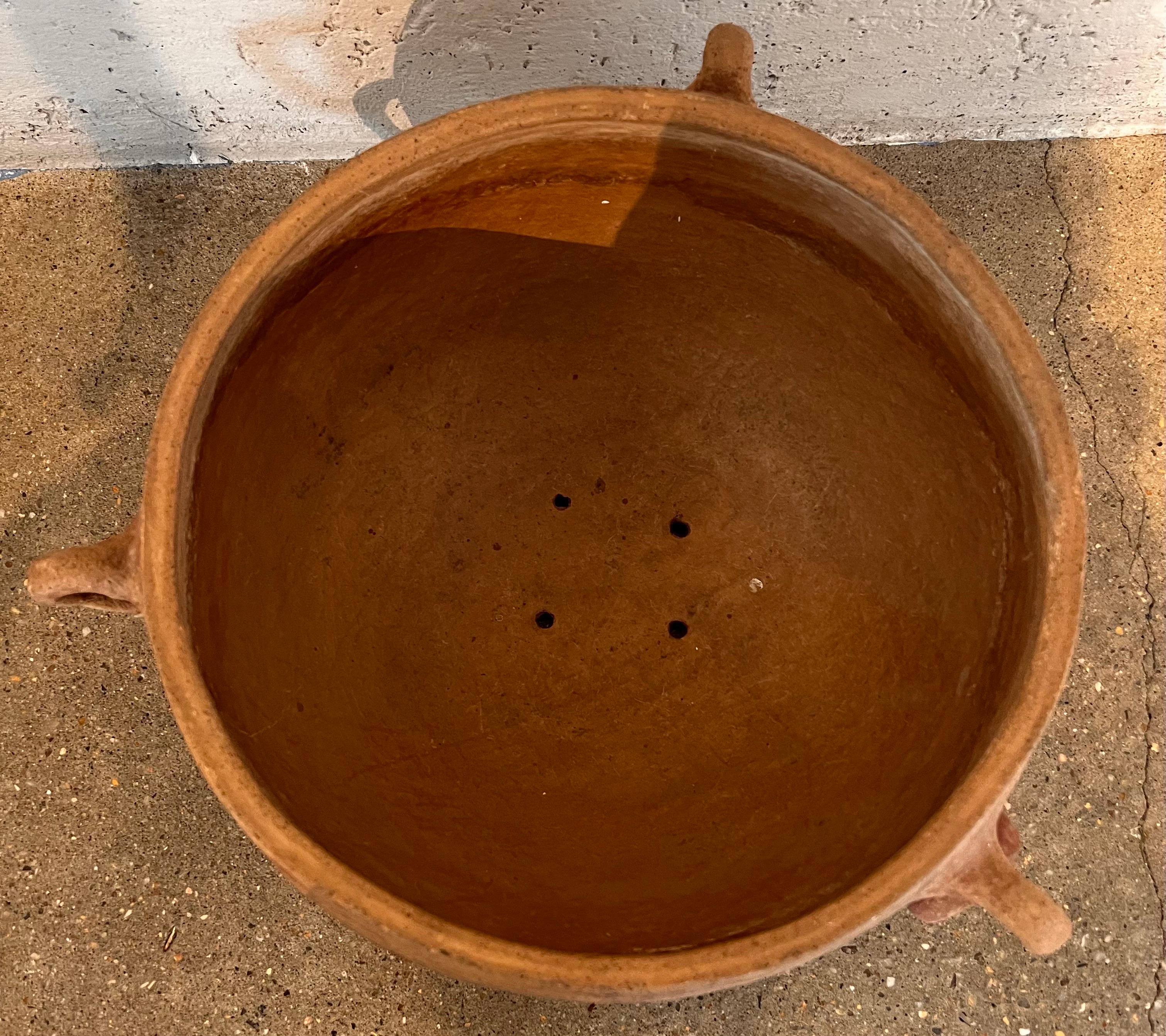 Early 20th Century Bowl with Handles Indigenous to Sierra Norte Del Puebla For Sale 1