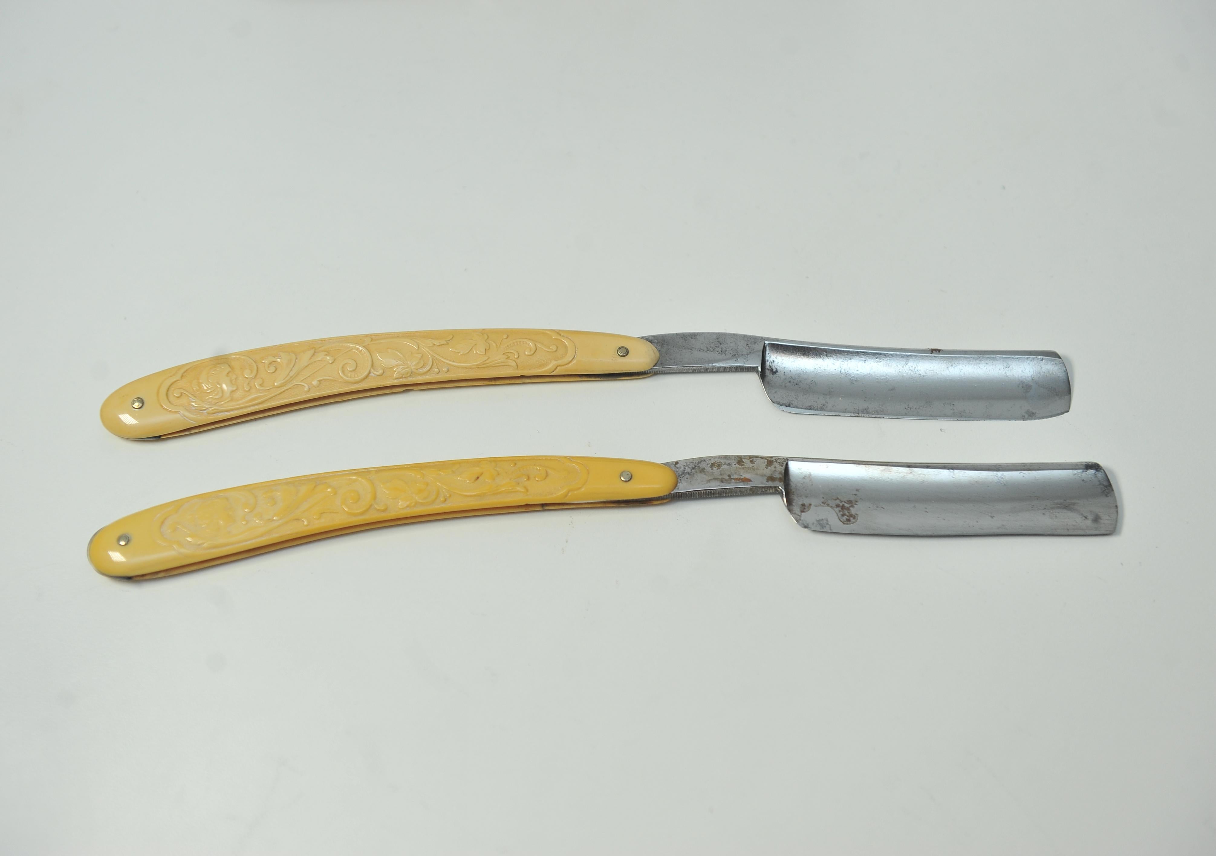 Early 20th Century Boxed Pair of Crown Castle Quality Straight Razors Germany For Sale 8