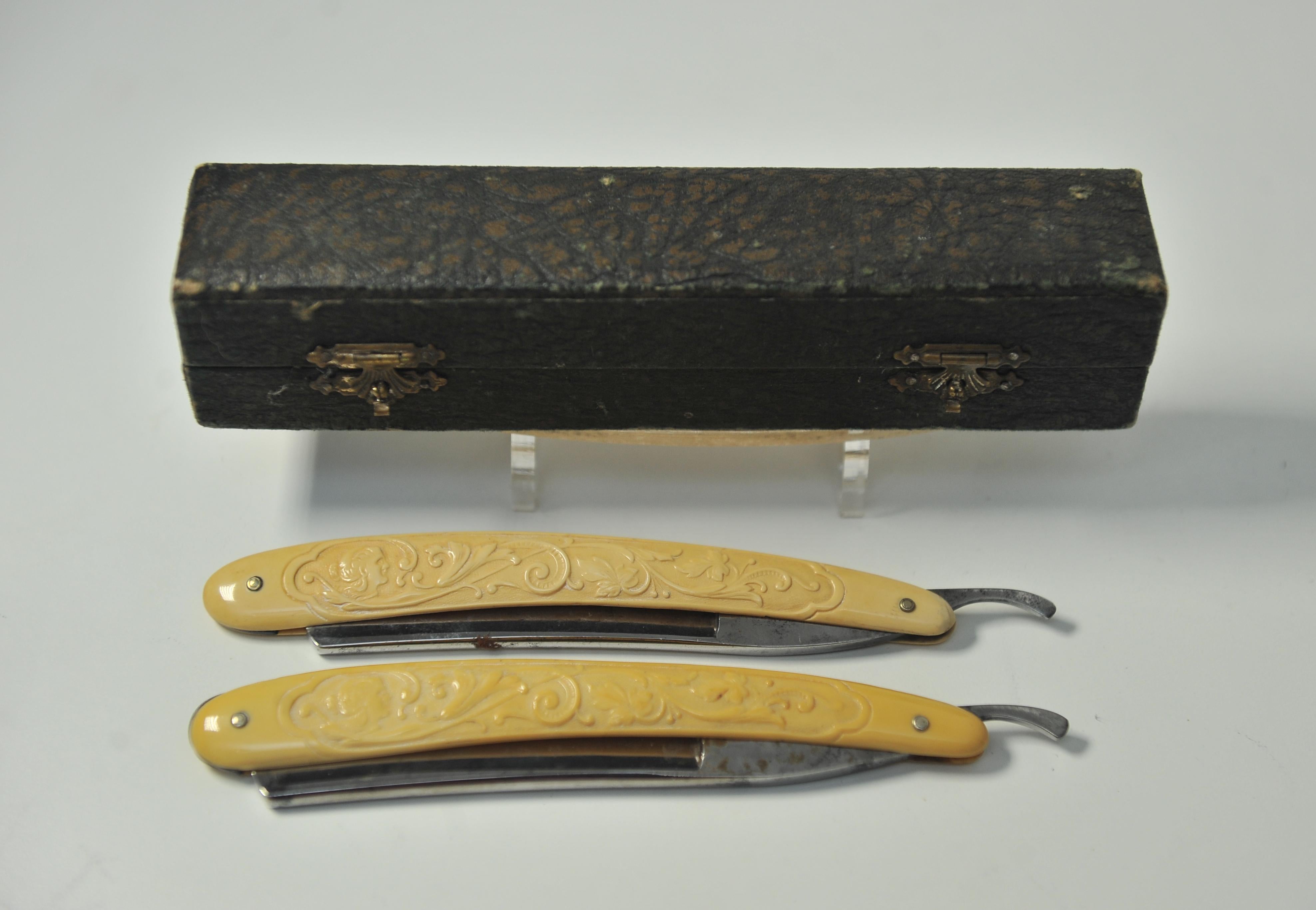 Early 20th Century Boxed Pair of Crown Castle Quality Straight Razors Germany For Sale 9