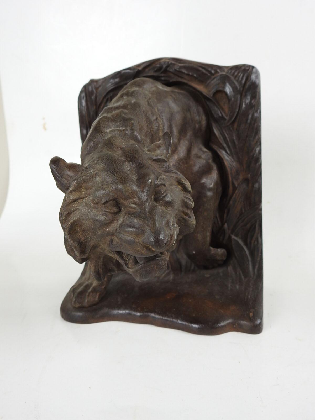 Early 20th Century Bradley Hubbard Lion Tiger Cast Iron Bookends For Sale 3
