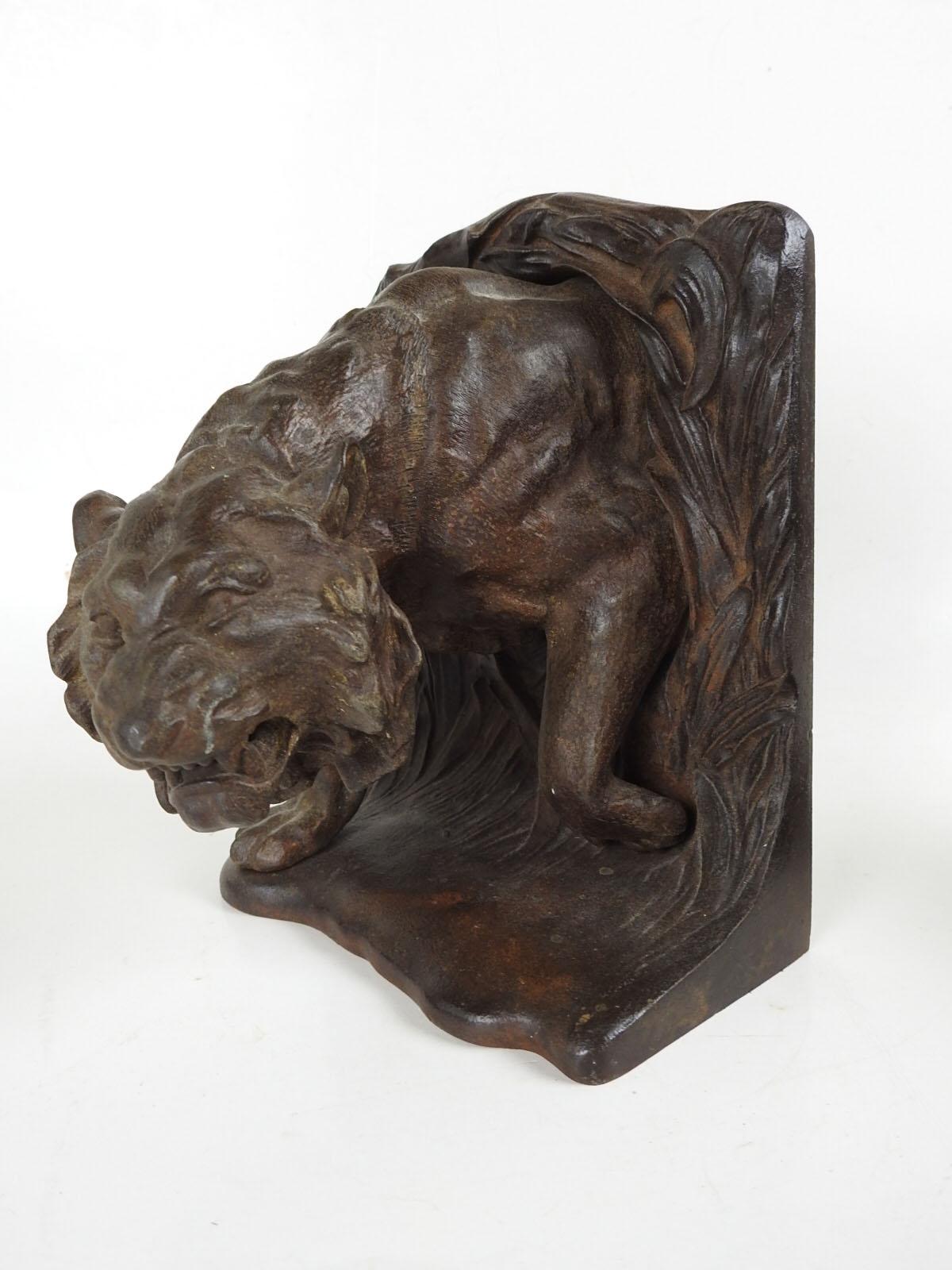 Early 20th Century Bradley Hubbard Lion Tiger Cast Iron Bookends For Sale 4
