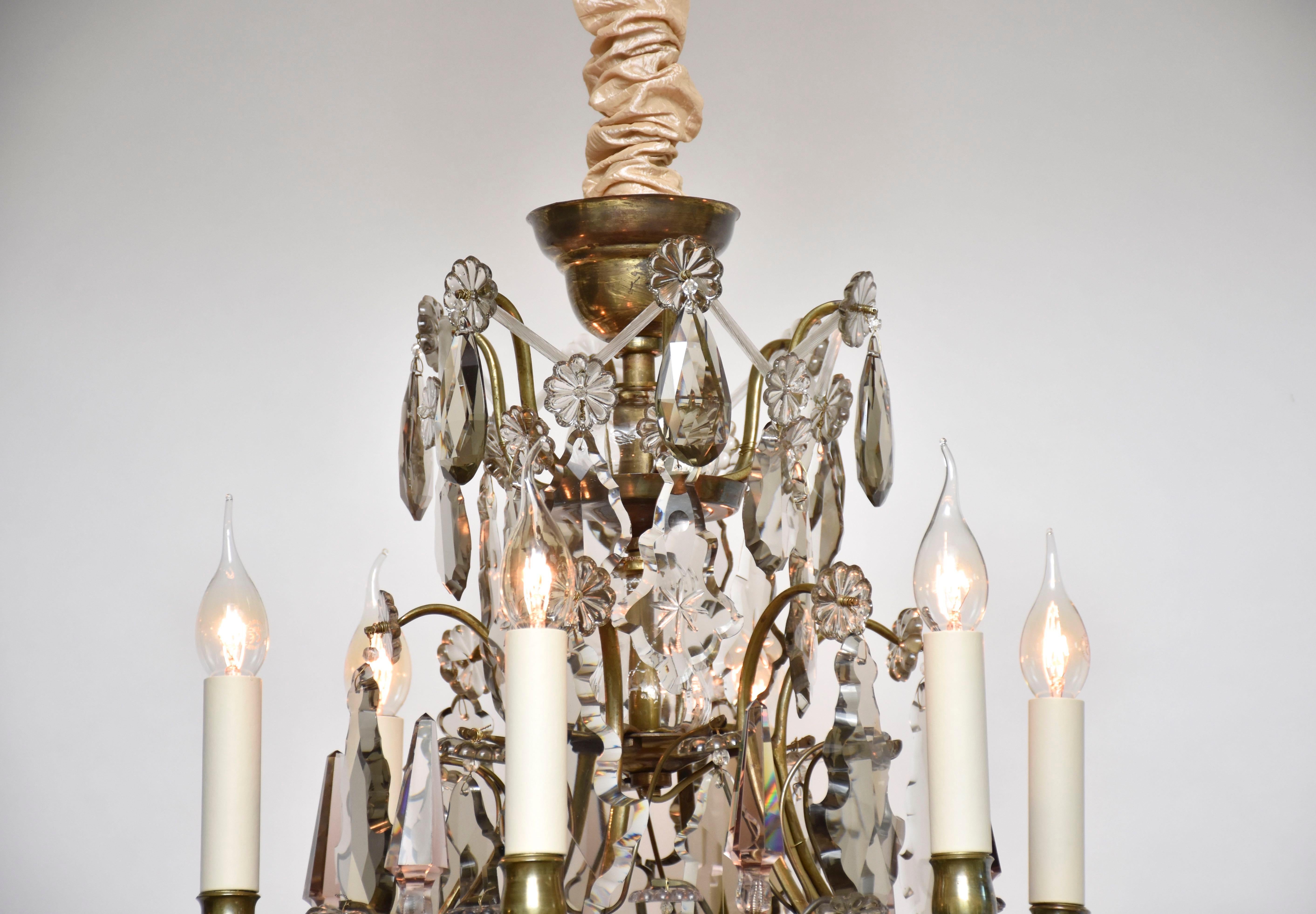 Early 20th century brass and crystal chandelier Rococó en venta