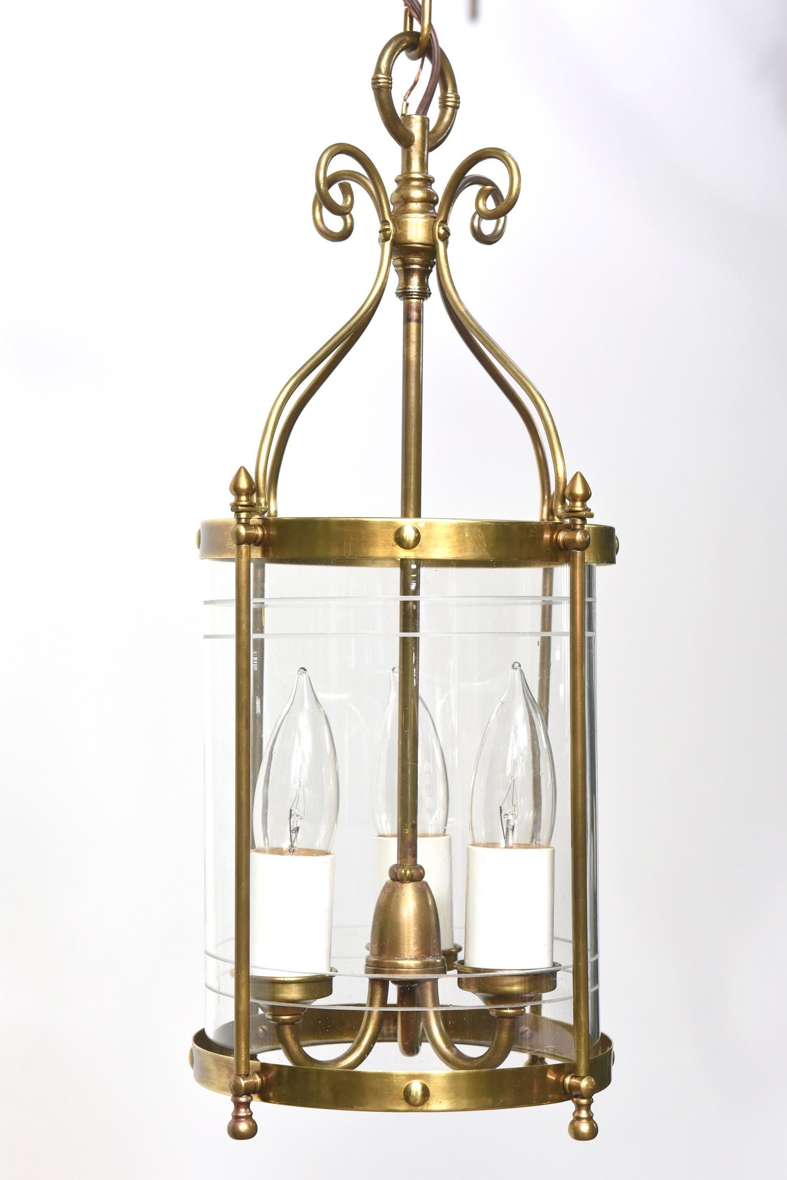 American Colonial Early 20th Century Brass and Etched Glass Lantern For Sale