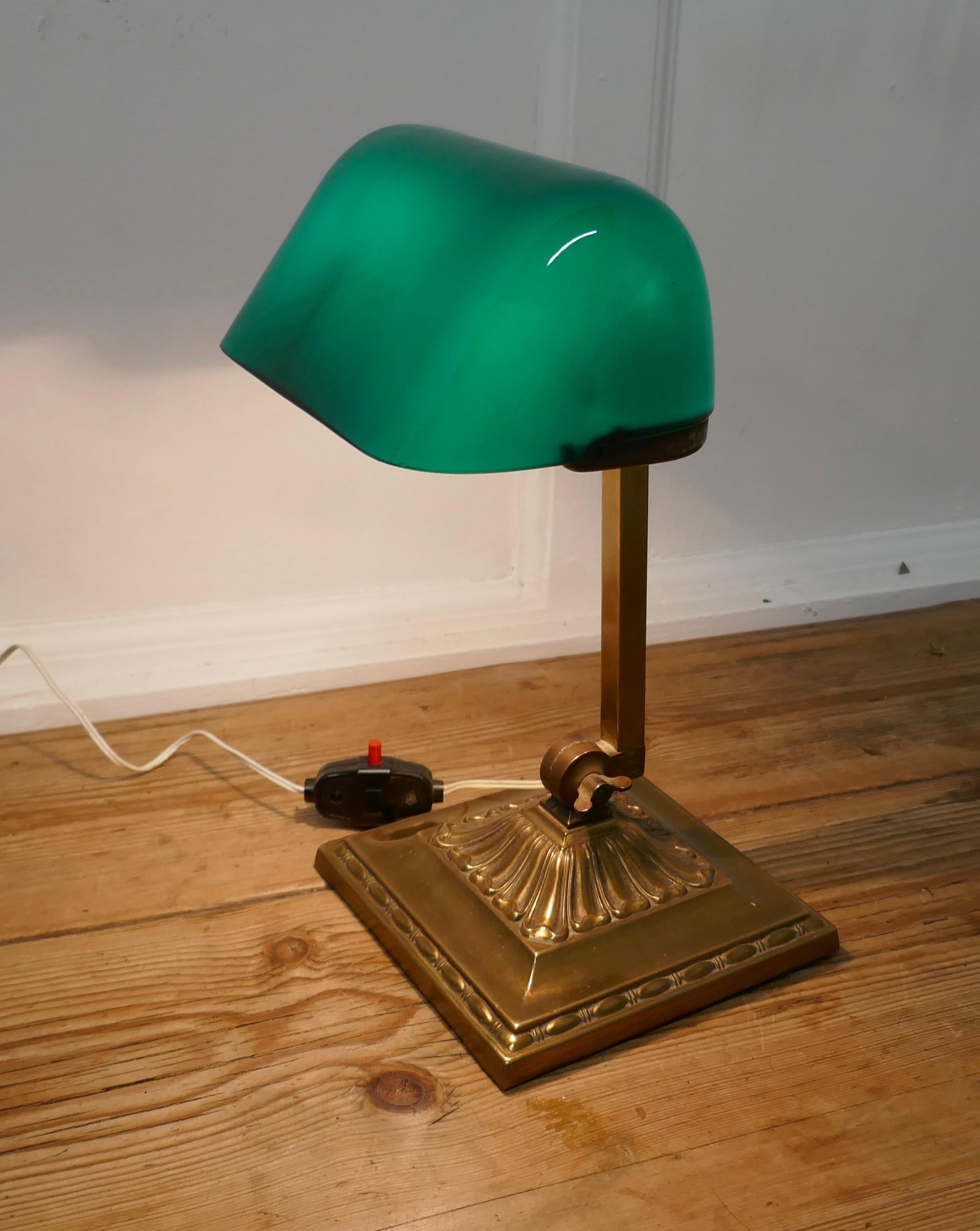 Early 20th Century Brass and Green Glass  Barrister’s Desk Lamp In Good Condition In Chillerton, Isle of Wight