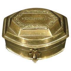 Una caja de betel o pandan de latón de principios del siglo XX, probablemente de Brunei Circa 1900