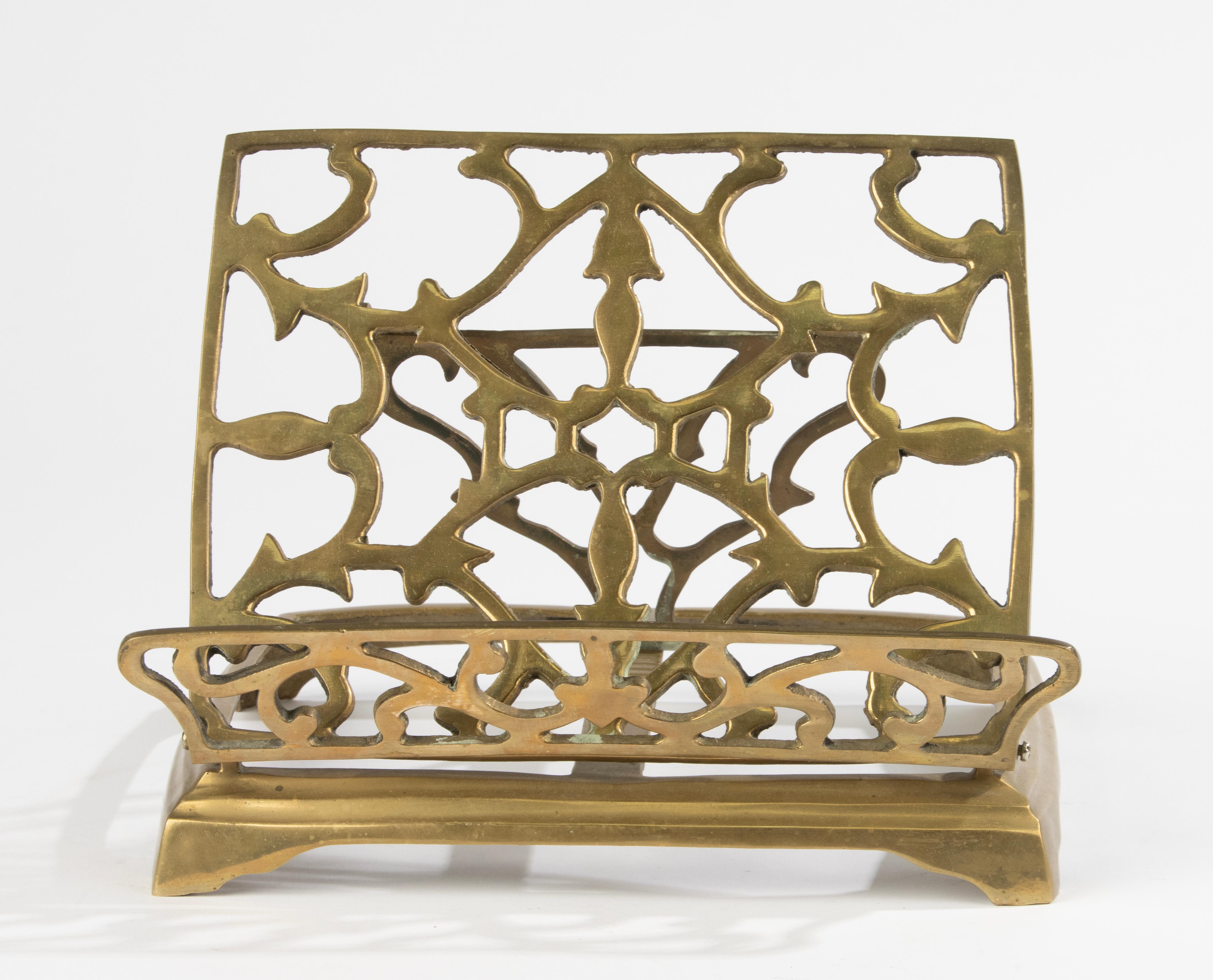 Early 20th Century Brass Book Stand  In Good Condition For Sale In Casteren, Noord-Brabant