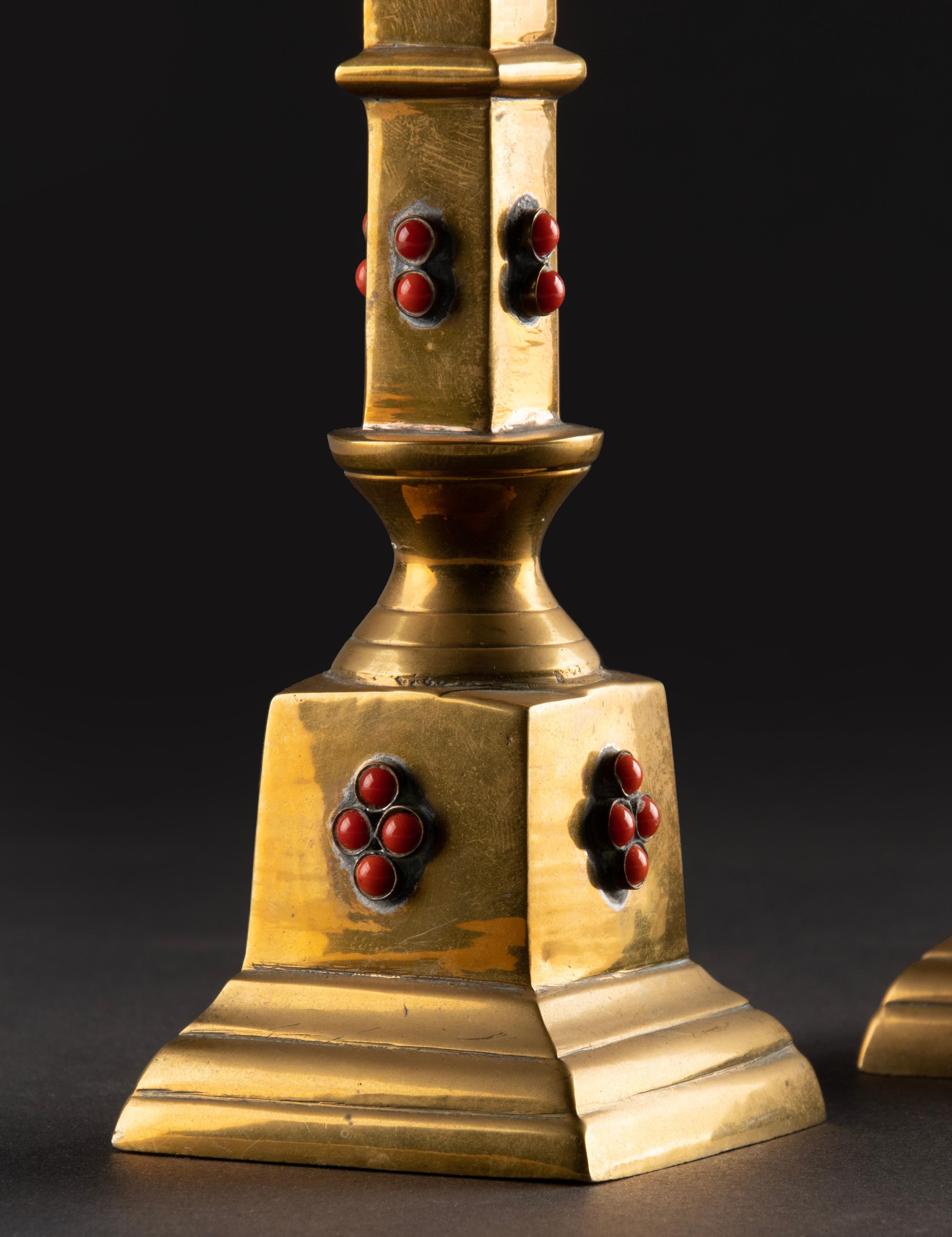 Candelieri in ottone dei primi del Novecento decorati con pietre in vendita 2